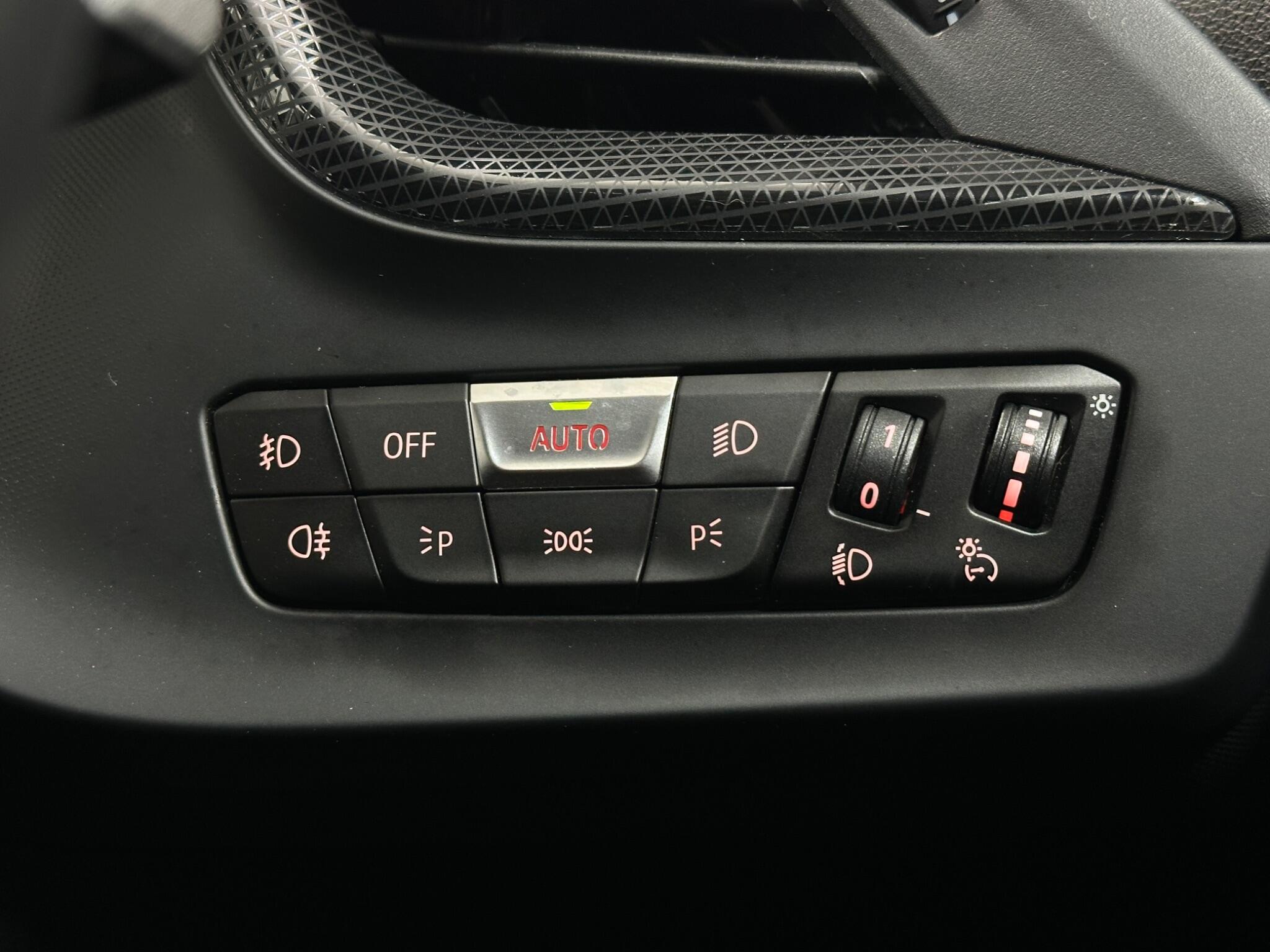 BMW 2 Series view 18