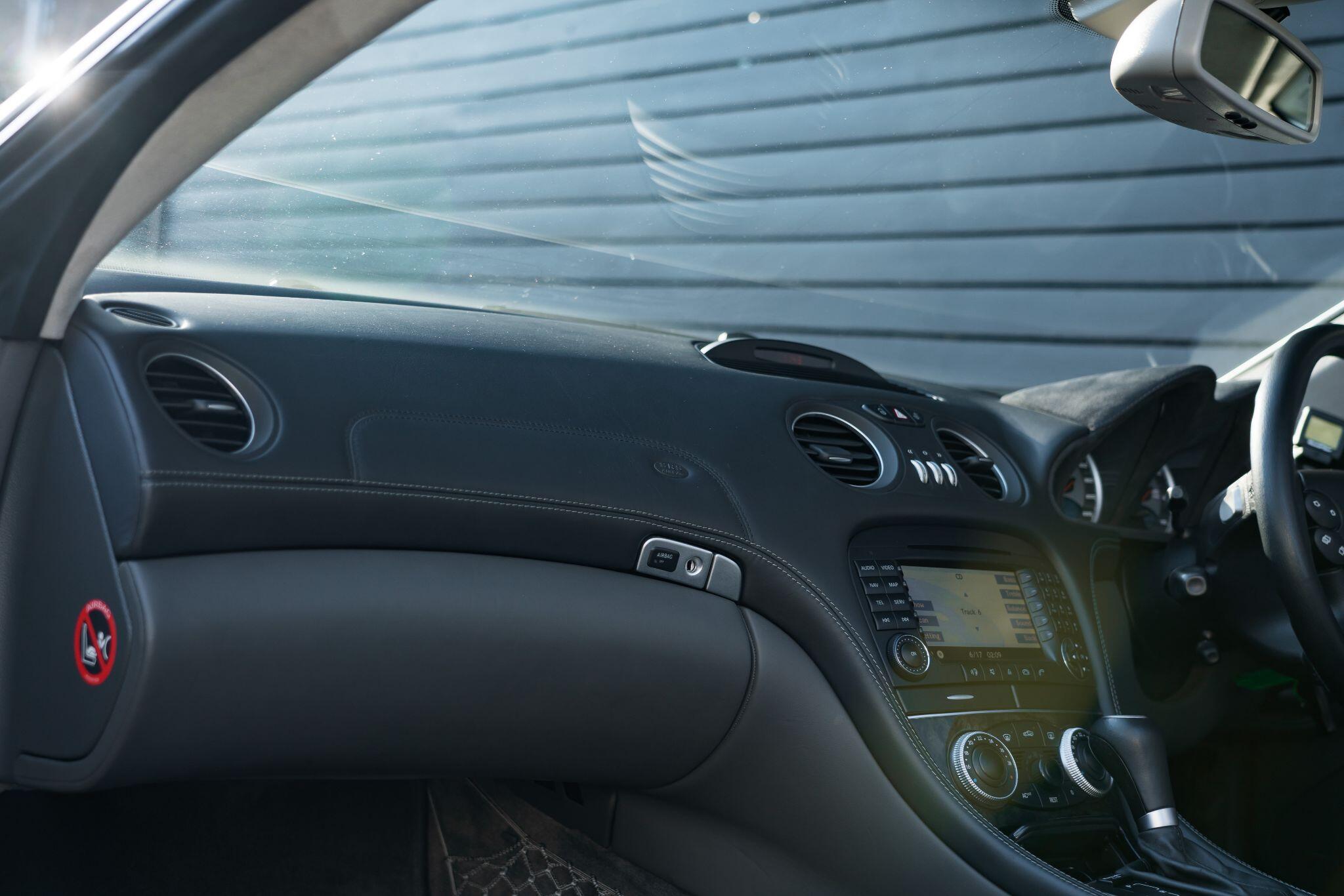 Mercedes-Benz SL view 11