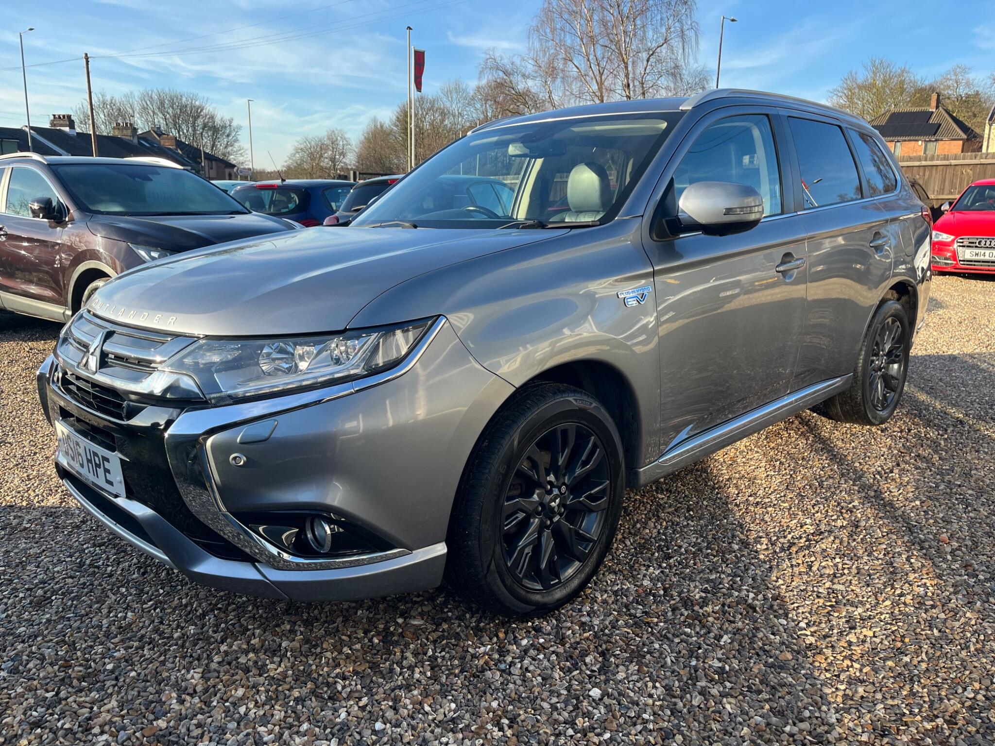 Mitsubishi Outlander view 10