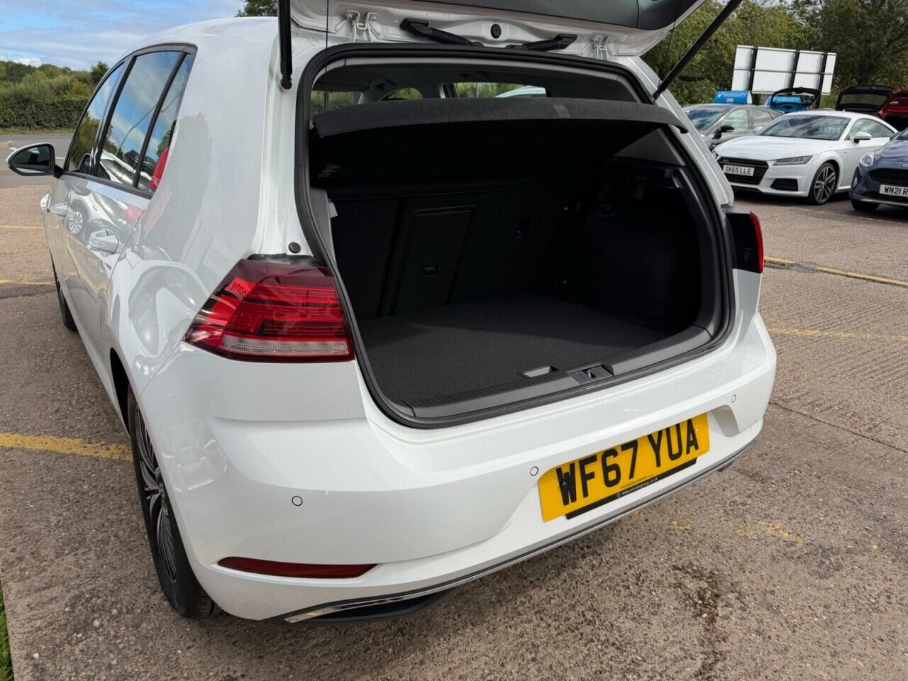 Volkswagen Golf view 18