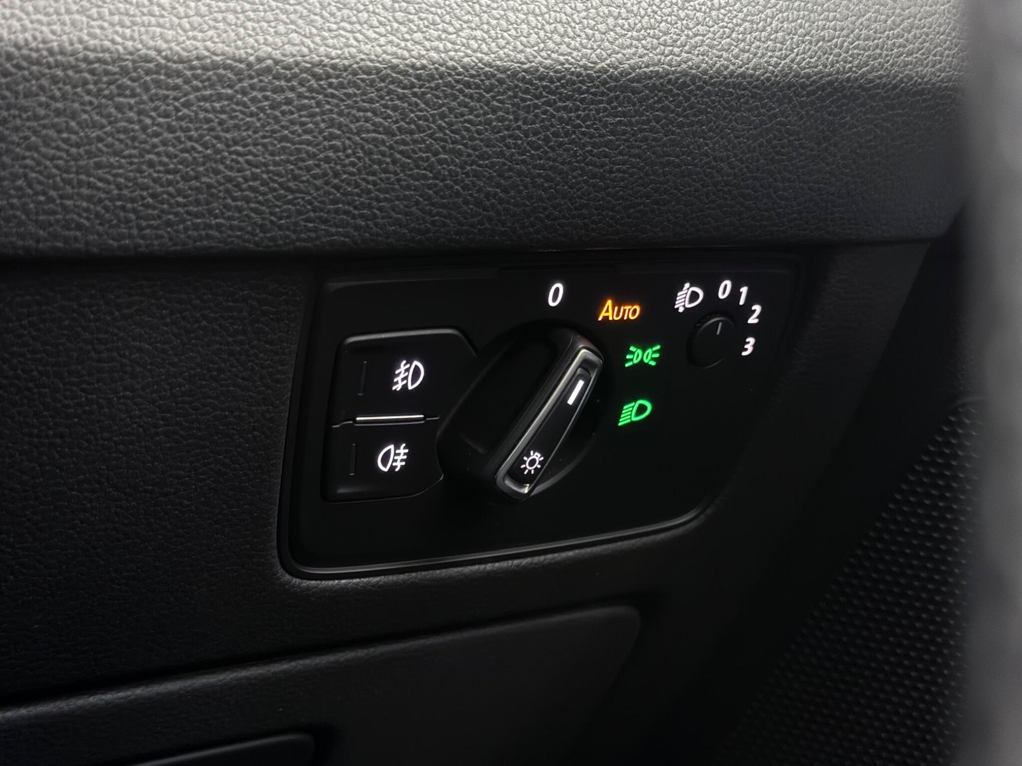 Volkswagen Passat view 27