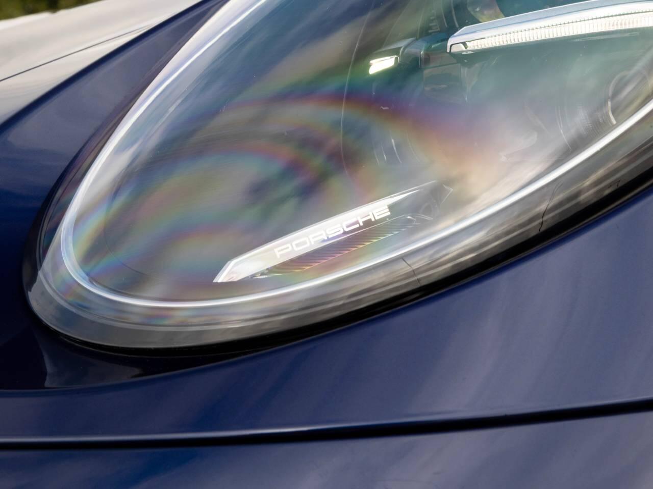 Porsche 911 view 24