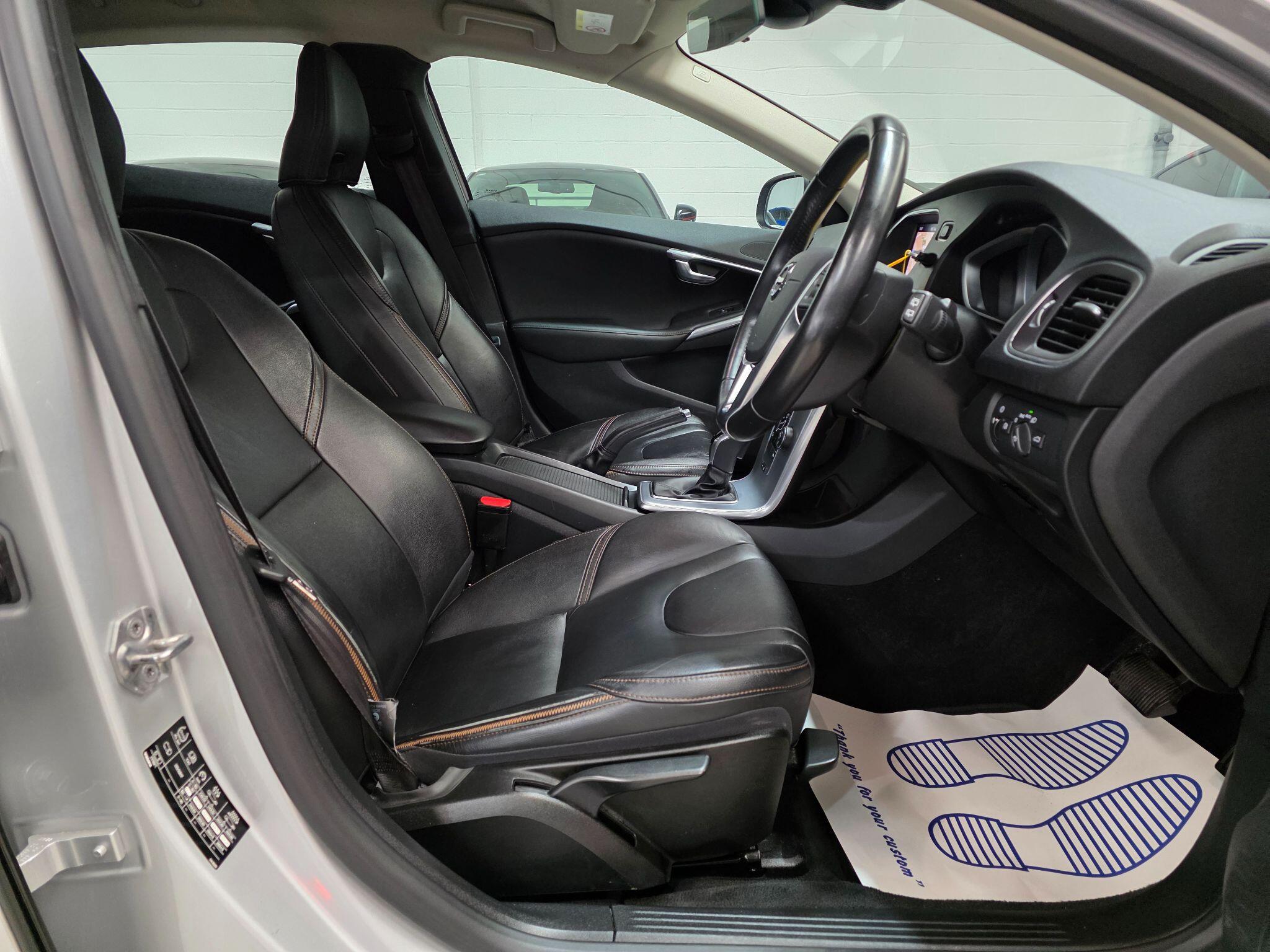 Volvo V40 Cross Country view 6