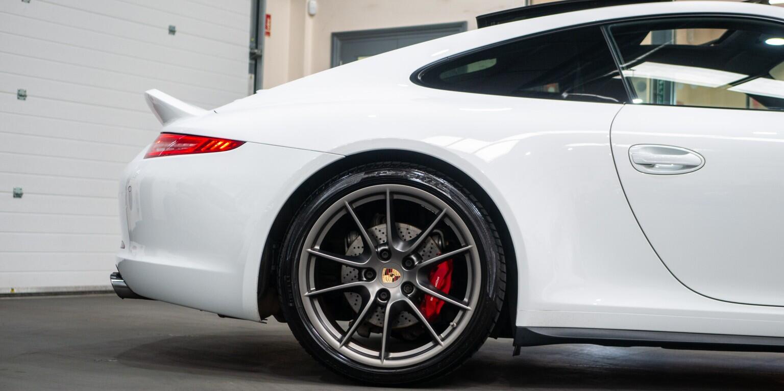 Porsche 911 view 11