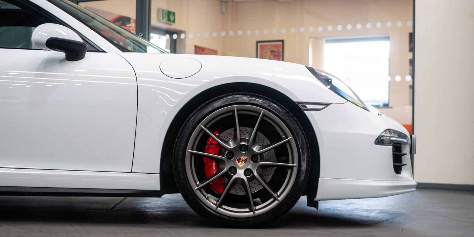 Porsche 911 view 10