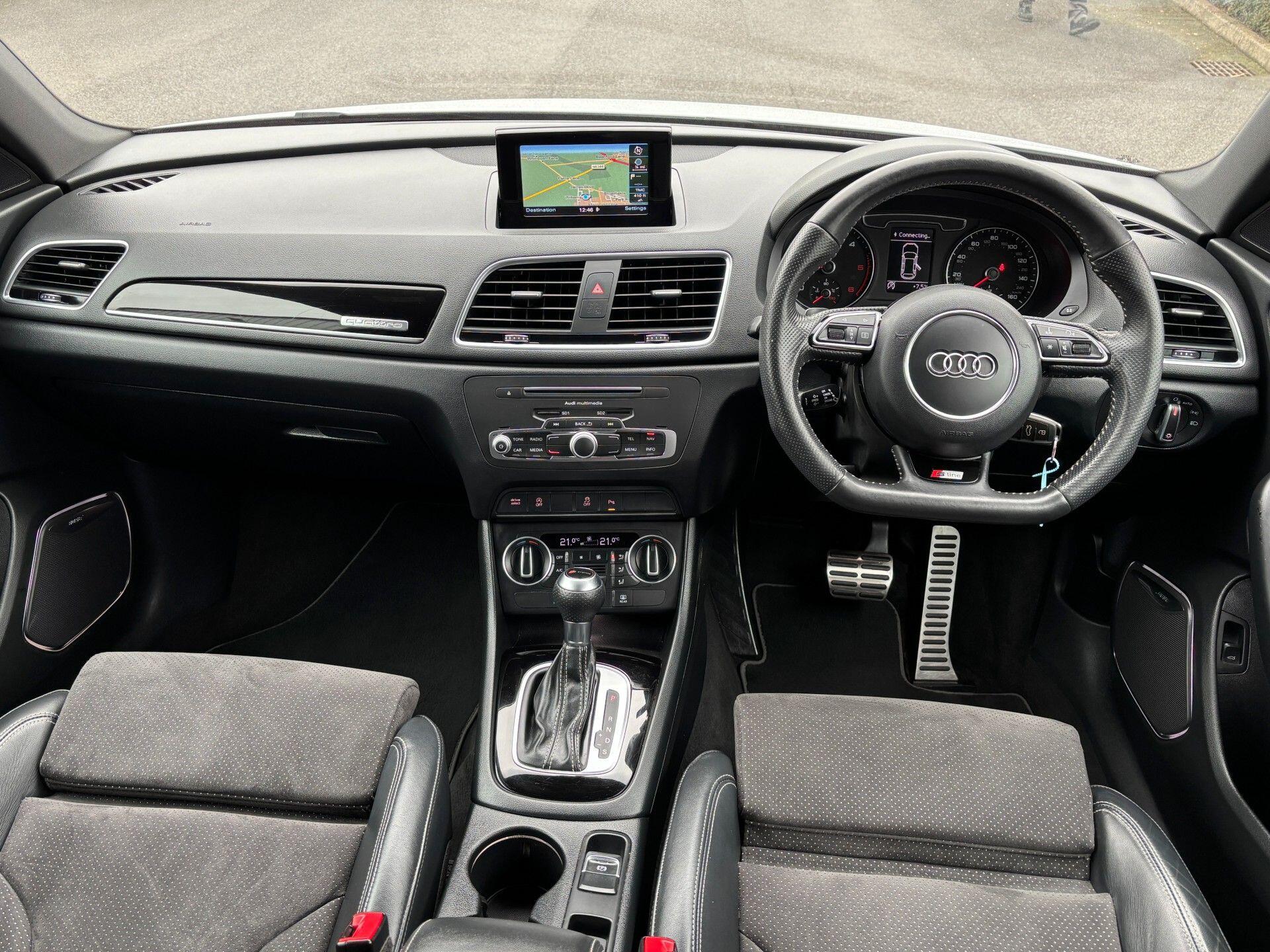Audi Q3 view 14