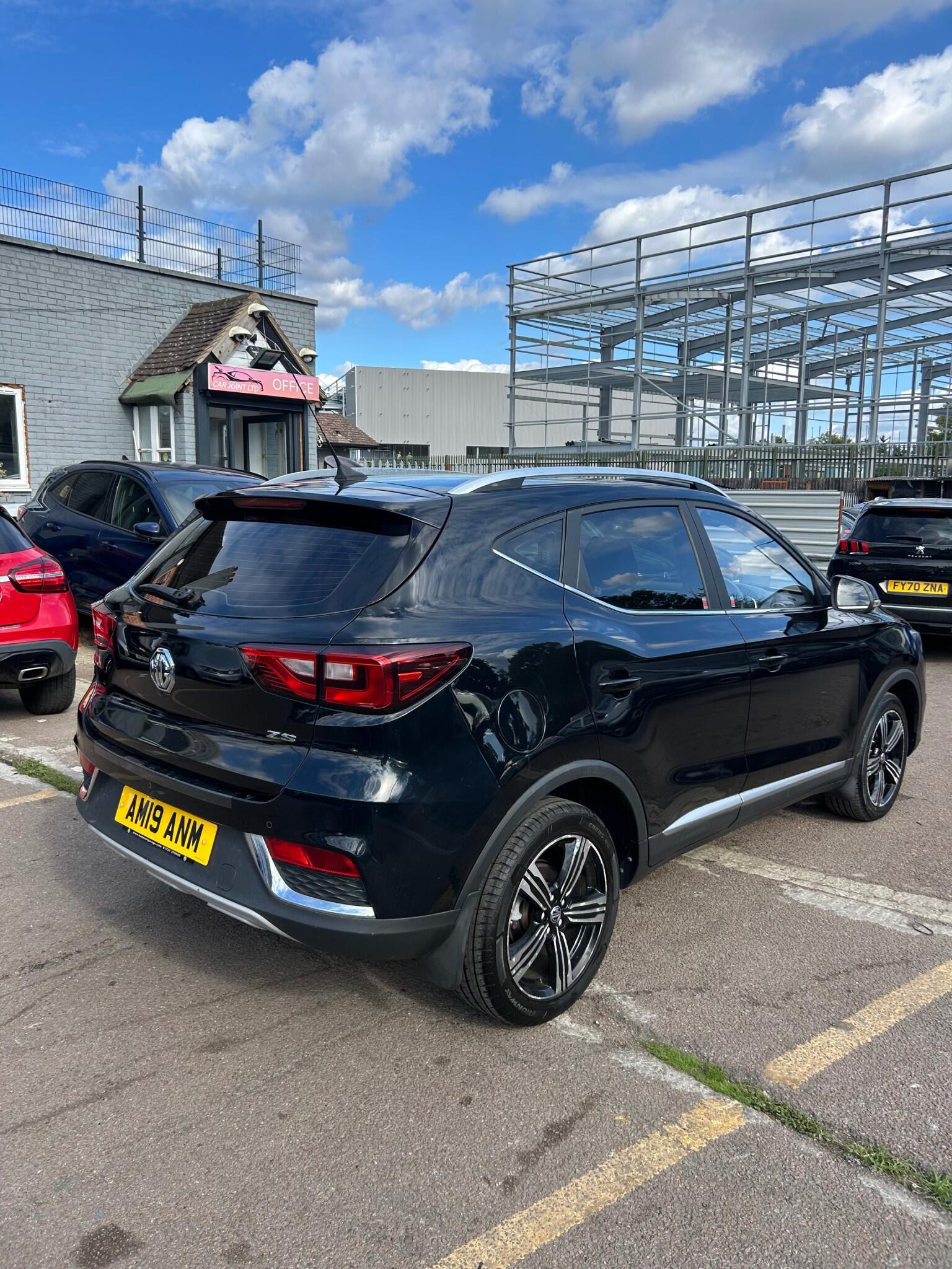 MG ZS view 3