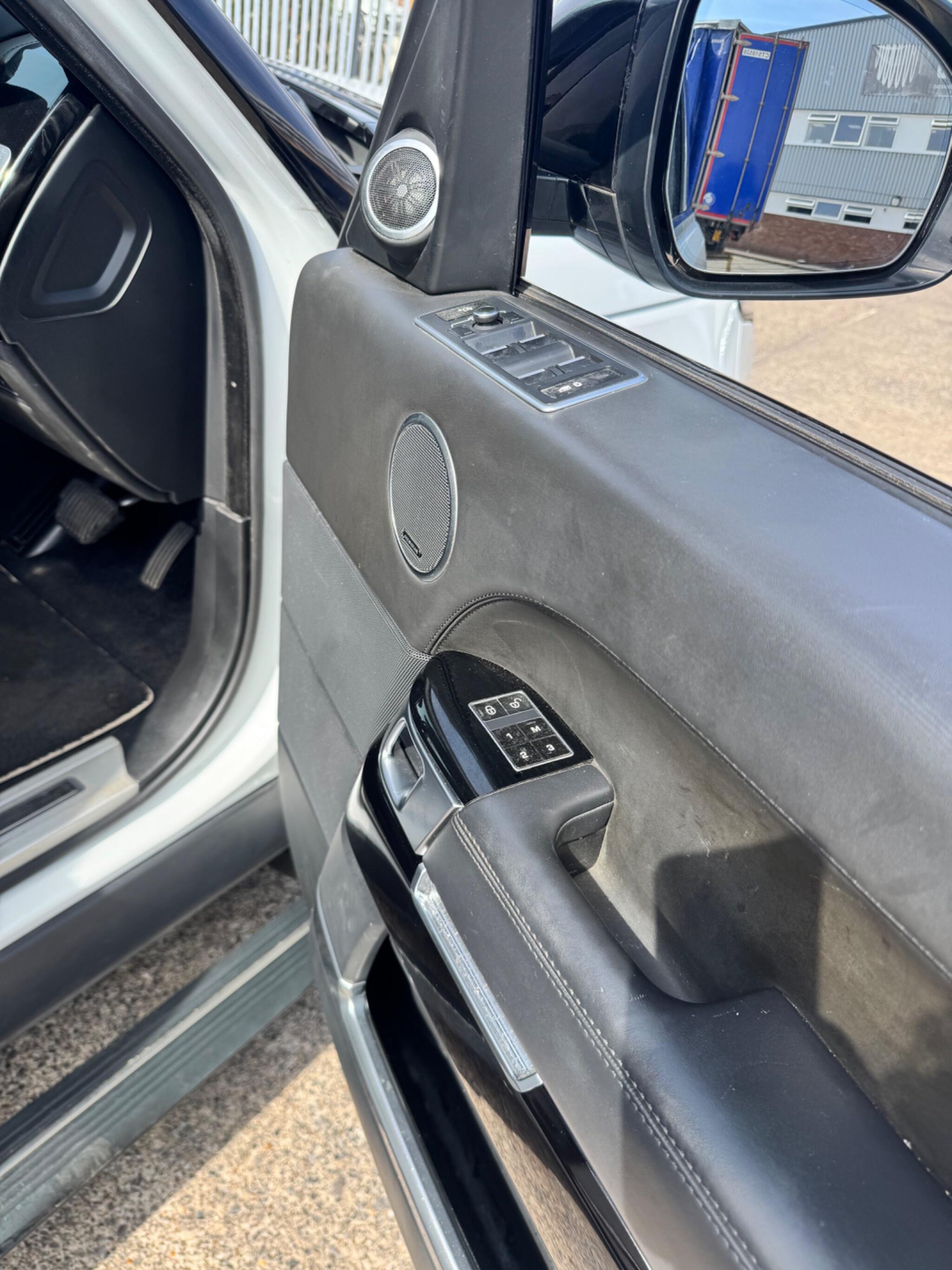 Land Rover Range Rover view 36