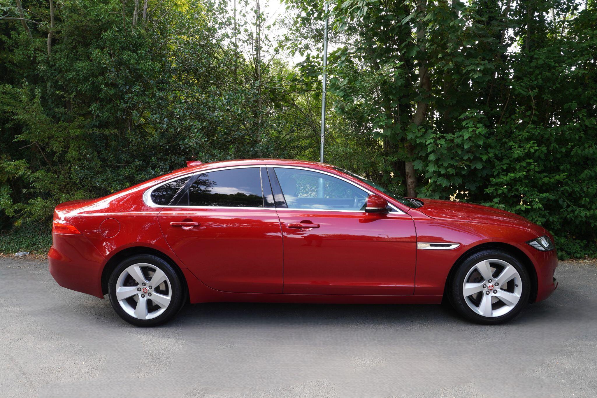 Jaguar XF view 10