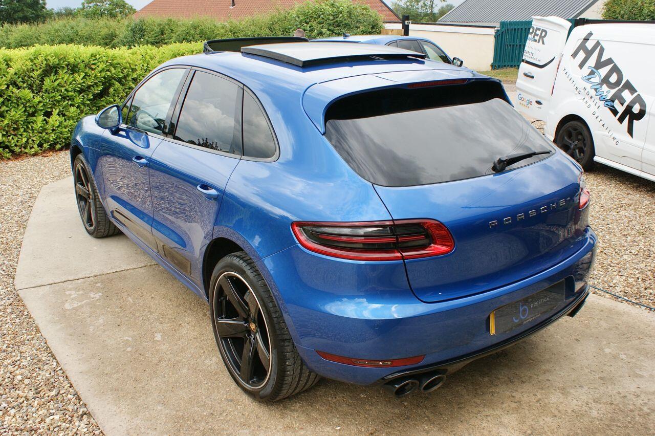 Porsche Macan view 20