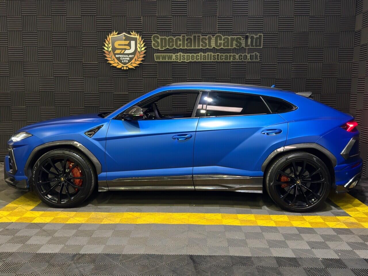 Lamborghini Urus view 27