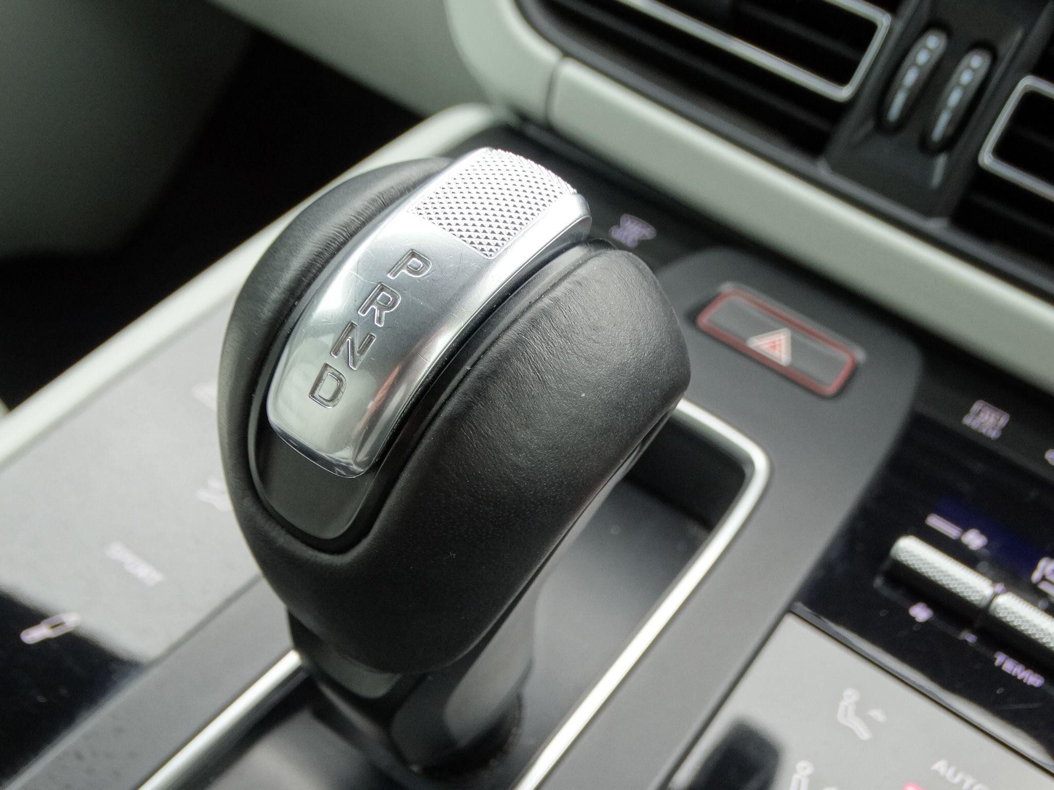 Porsche Macan view 34