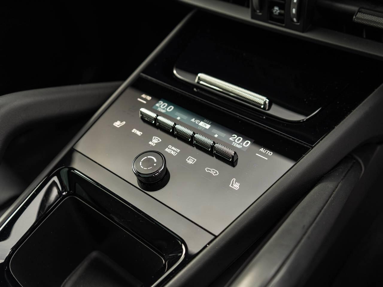Porsche Cayenne view 24