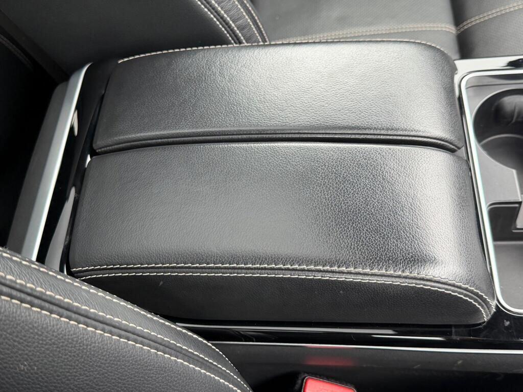 Land Rover Range Rover Velar view 41