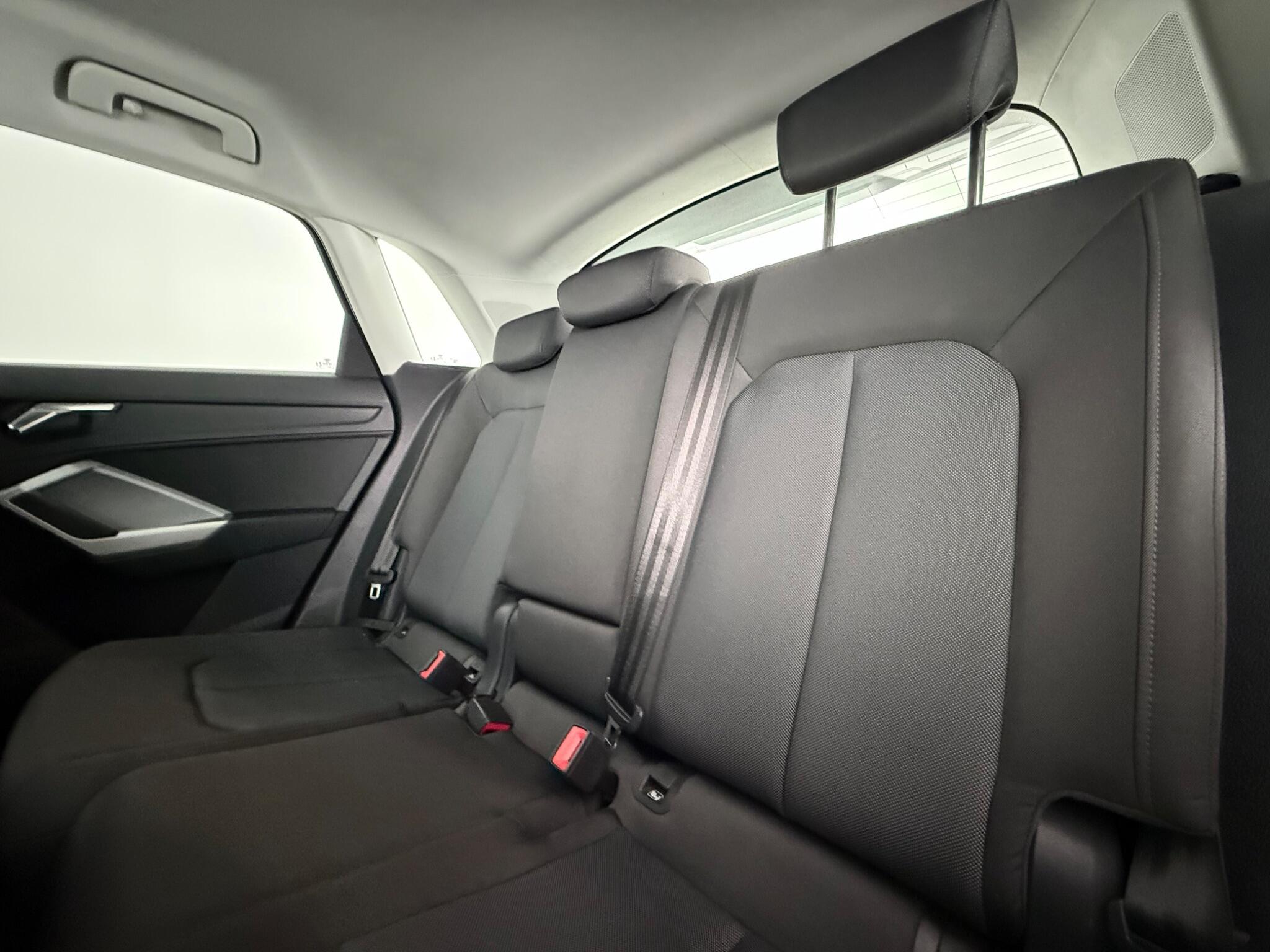 Audi Q3 view 30