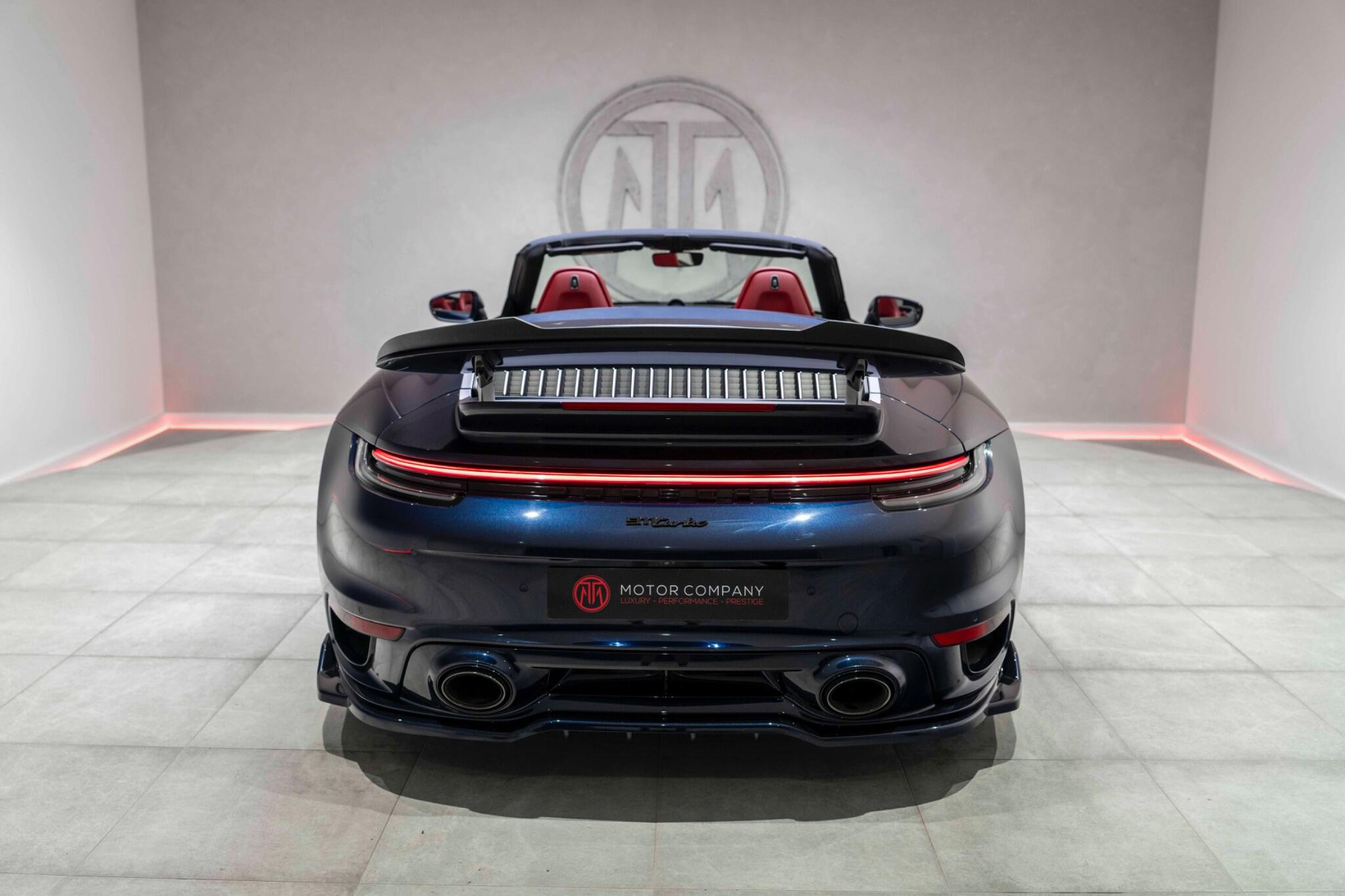 Porsche 911 view 18