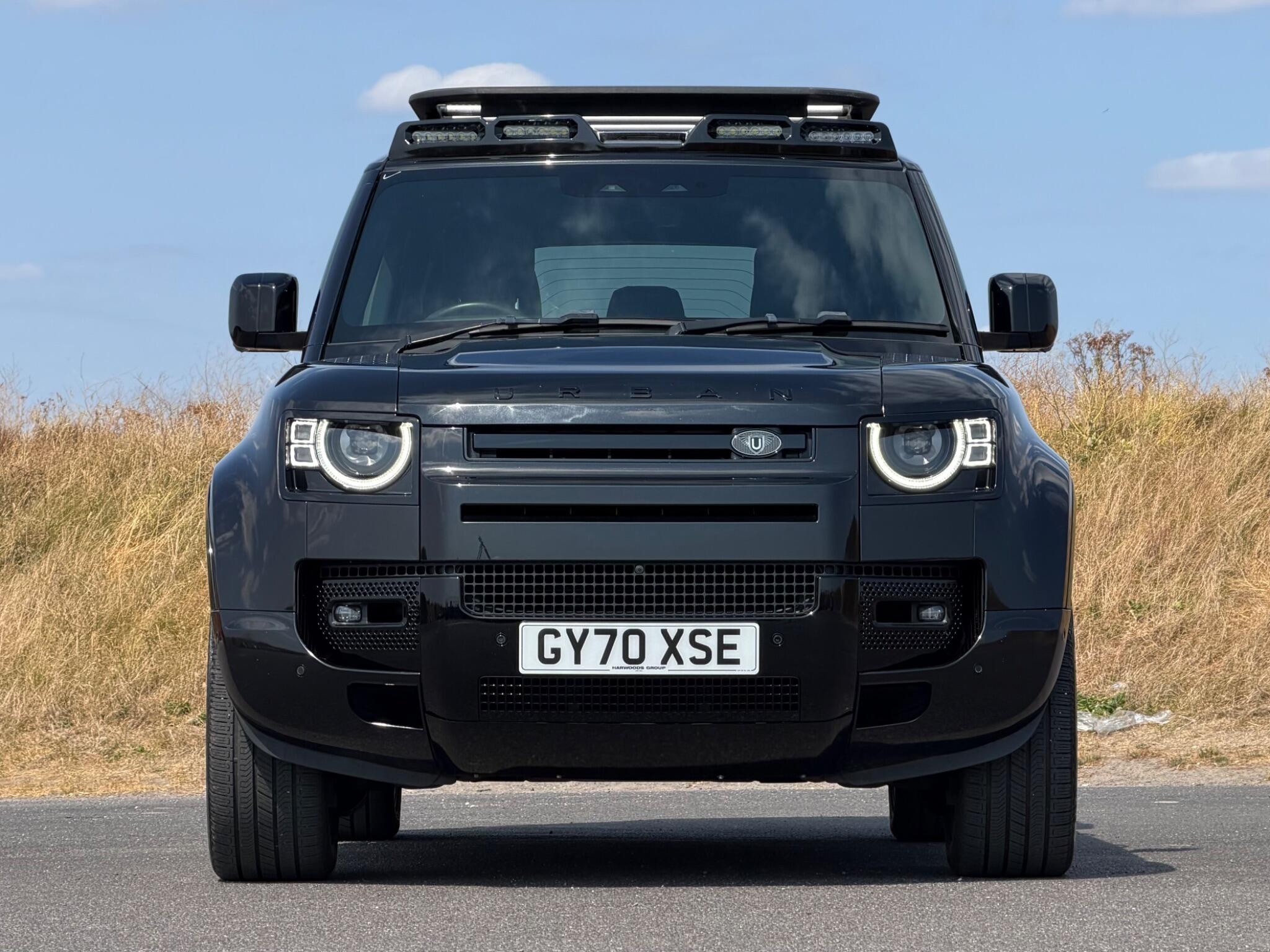 Land Rover Defender 110 view 41