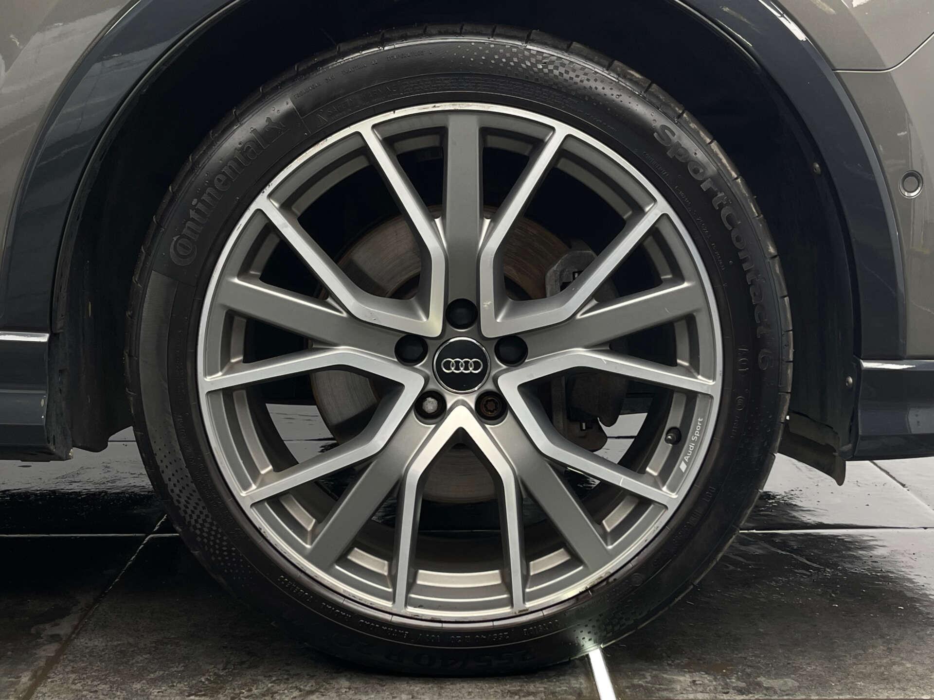 Audi Q3 view 47