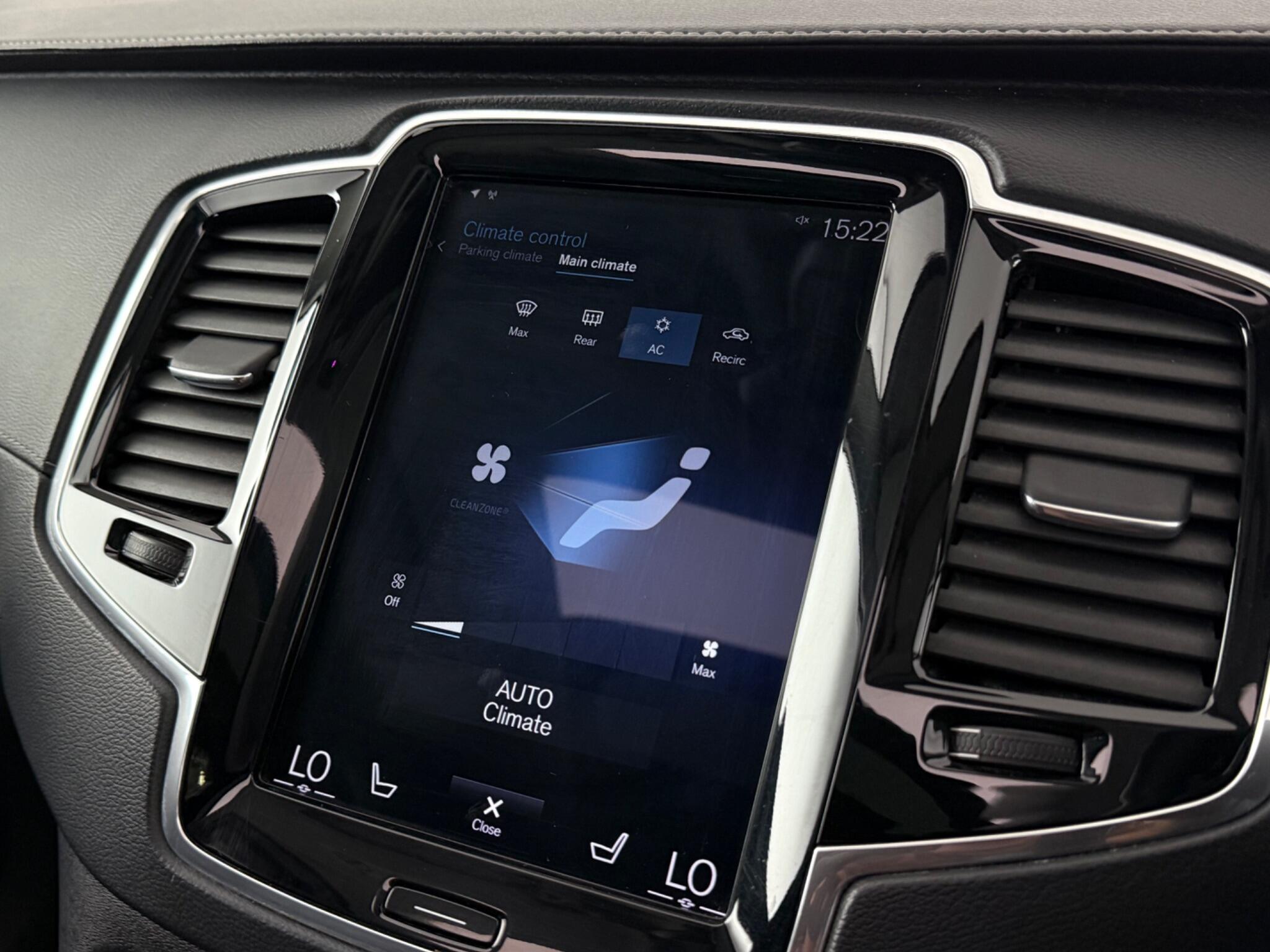 Volvo XC90 view 28