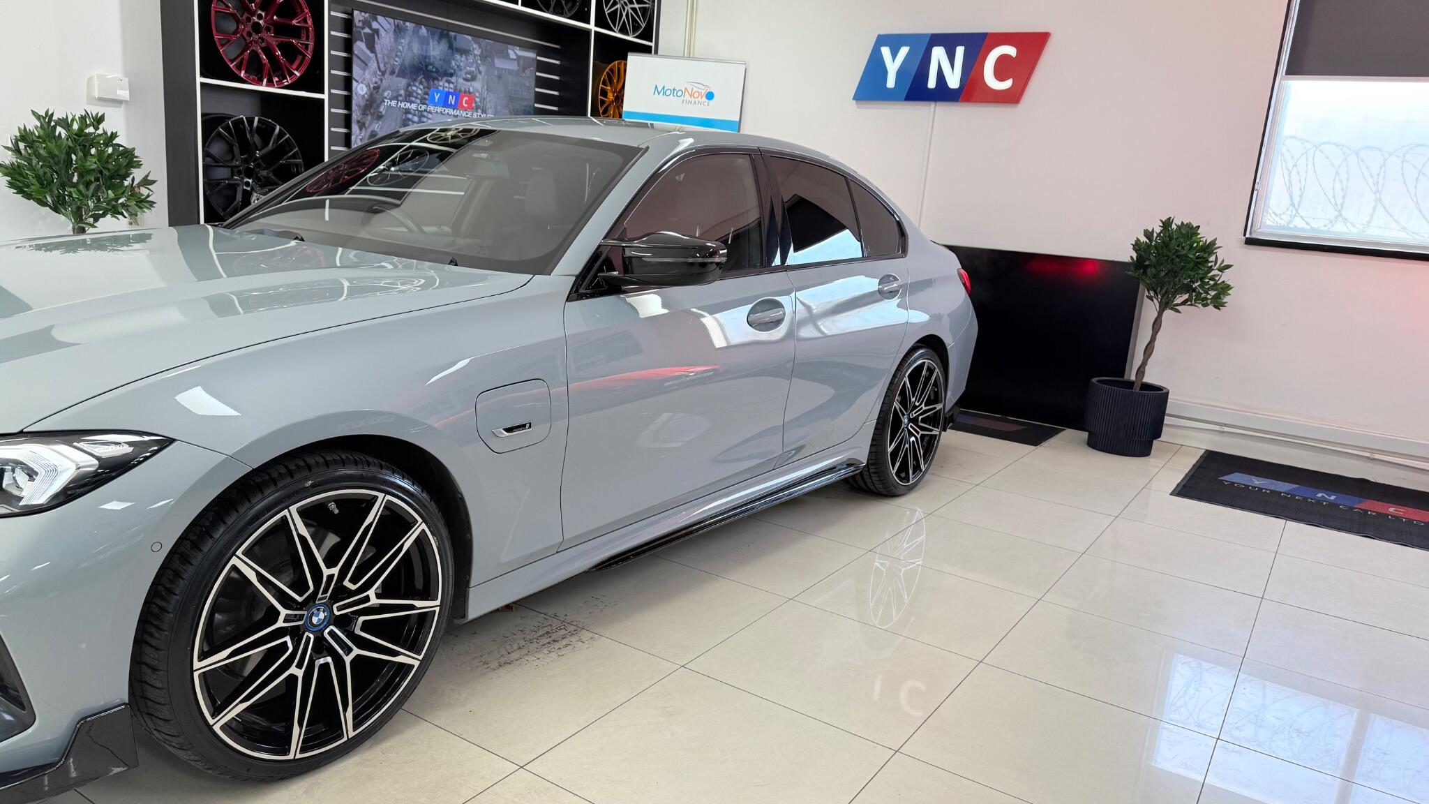 BMW 3 Series view 30