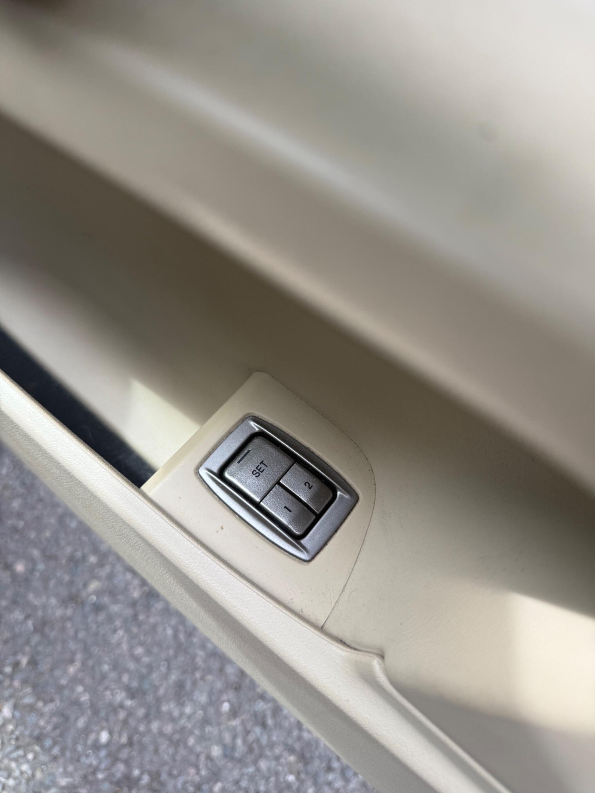 2008 Jaguar XF image 15