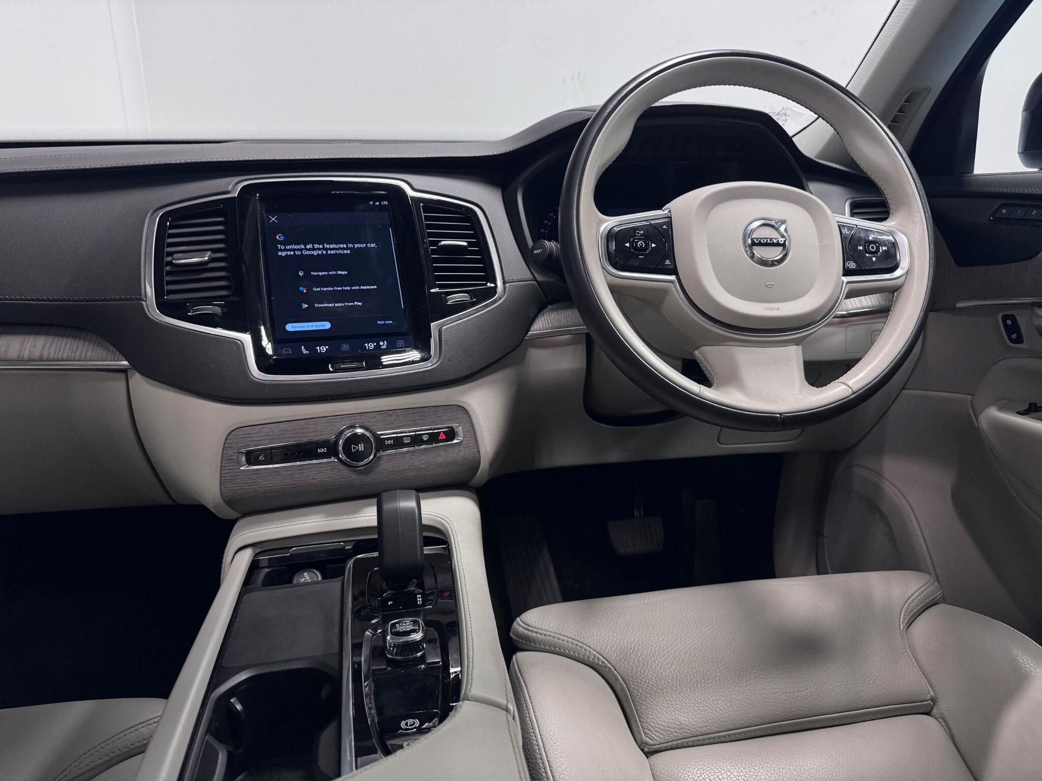 Volvo XC90 view 36