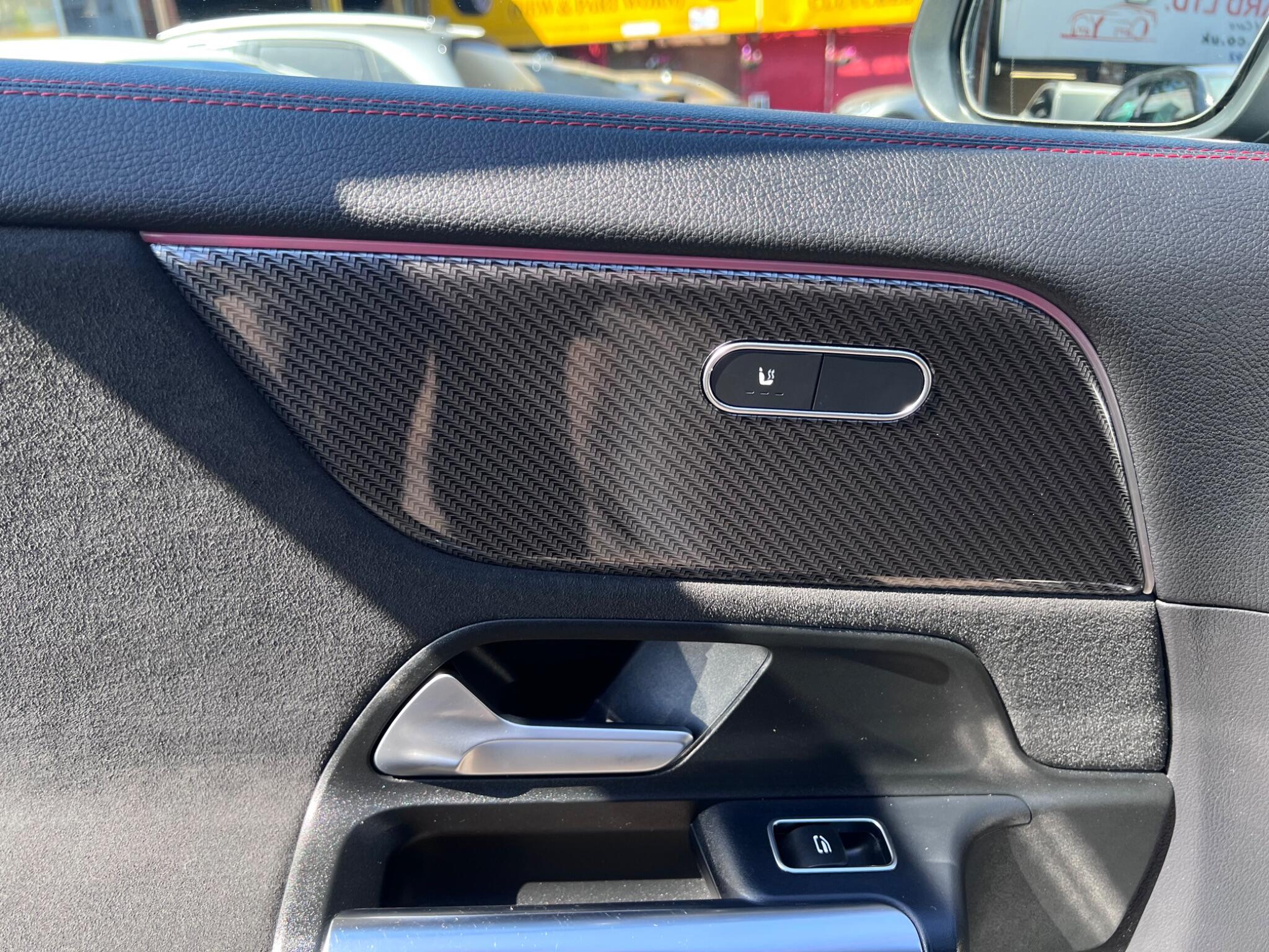 Mercedes-Benz Gla view 40