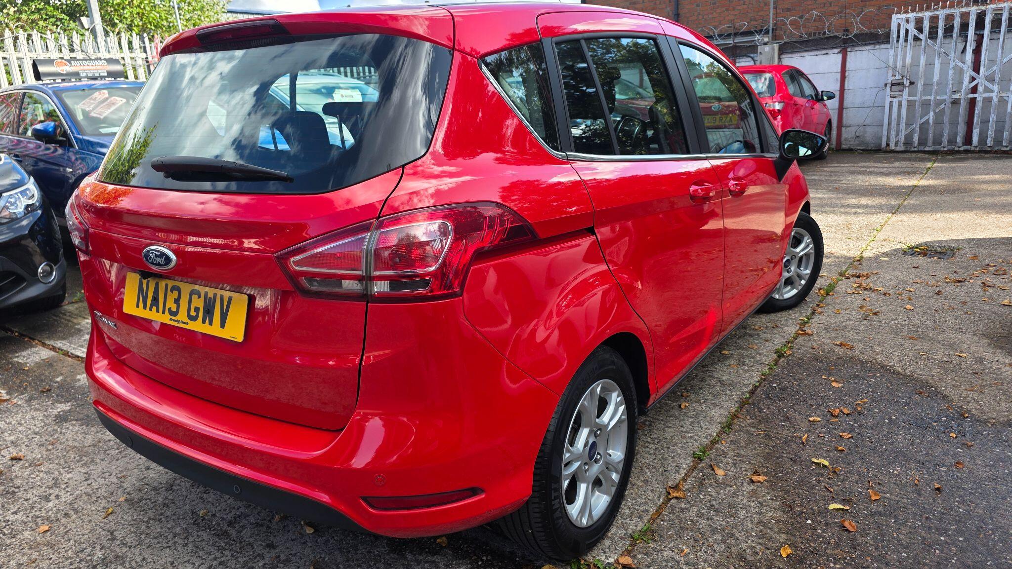 Ford B-Max view 3
