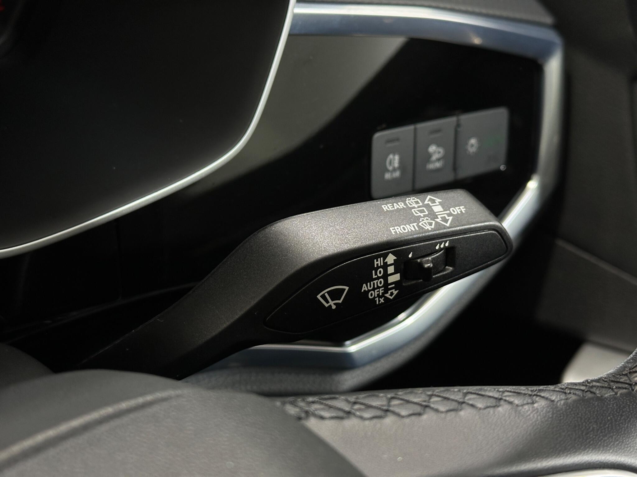 Audi Q3 view 17