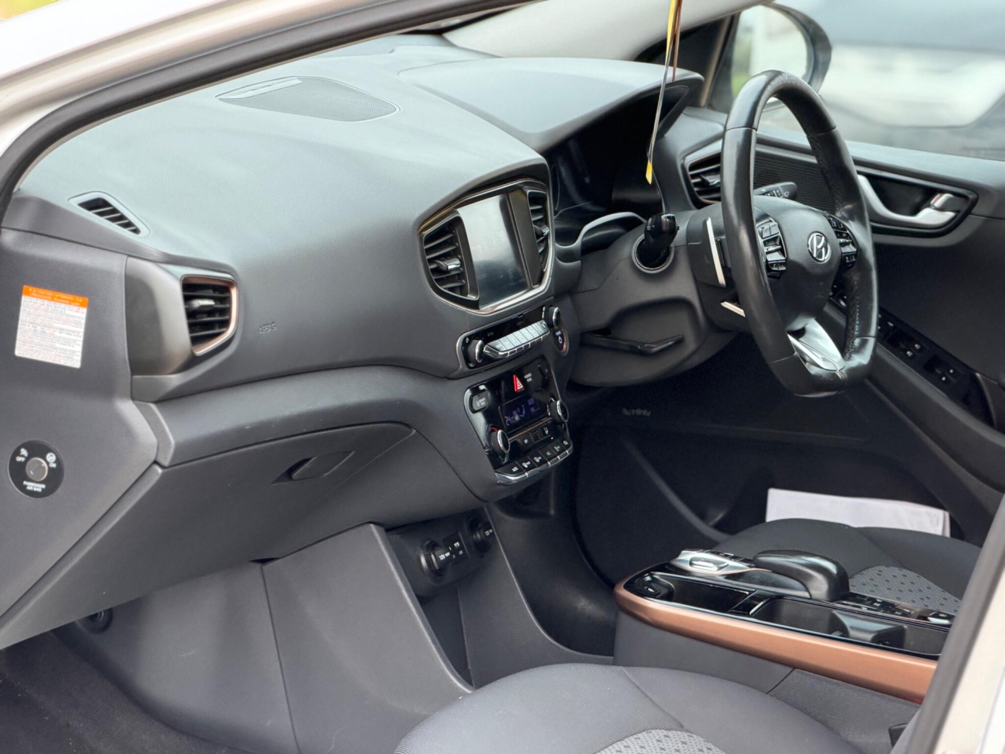 2018 Hyundai IONIQ 28kWh Premium Auto 5dr image 19