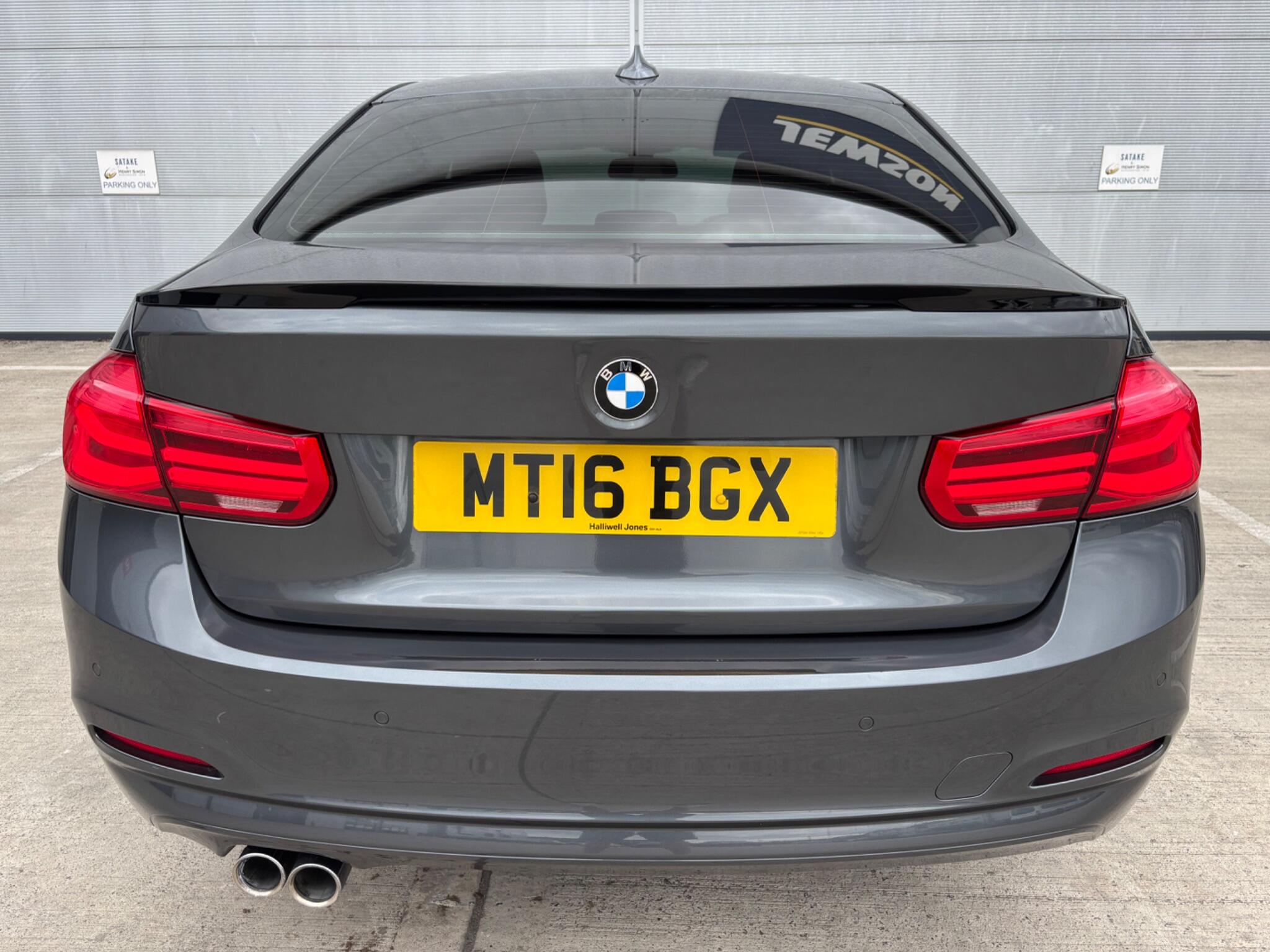 BMW 3 Series view 5