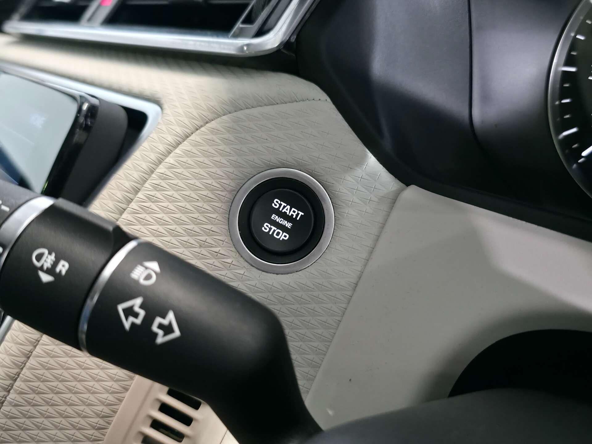 Land Rover Range Rover Velar view 40
