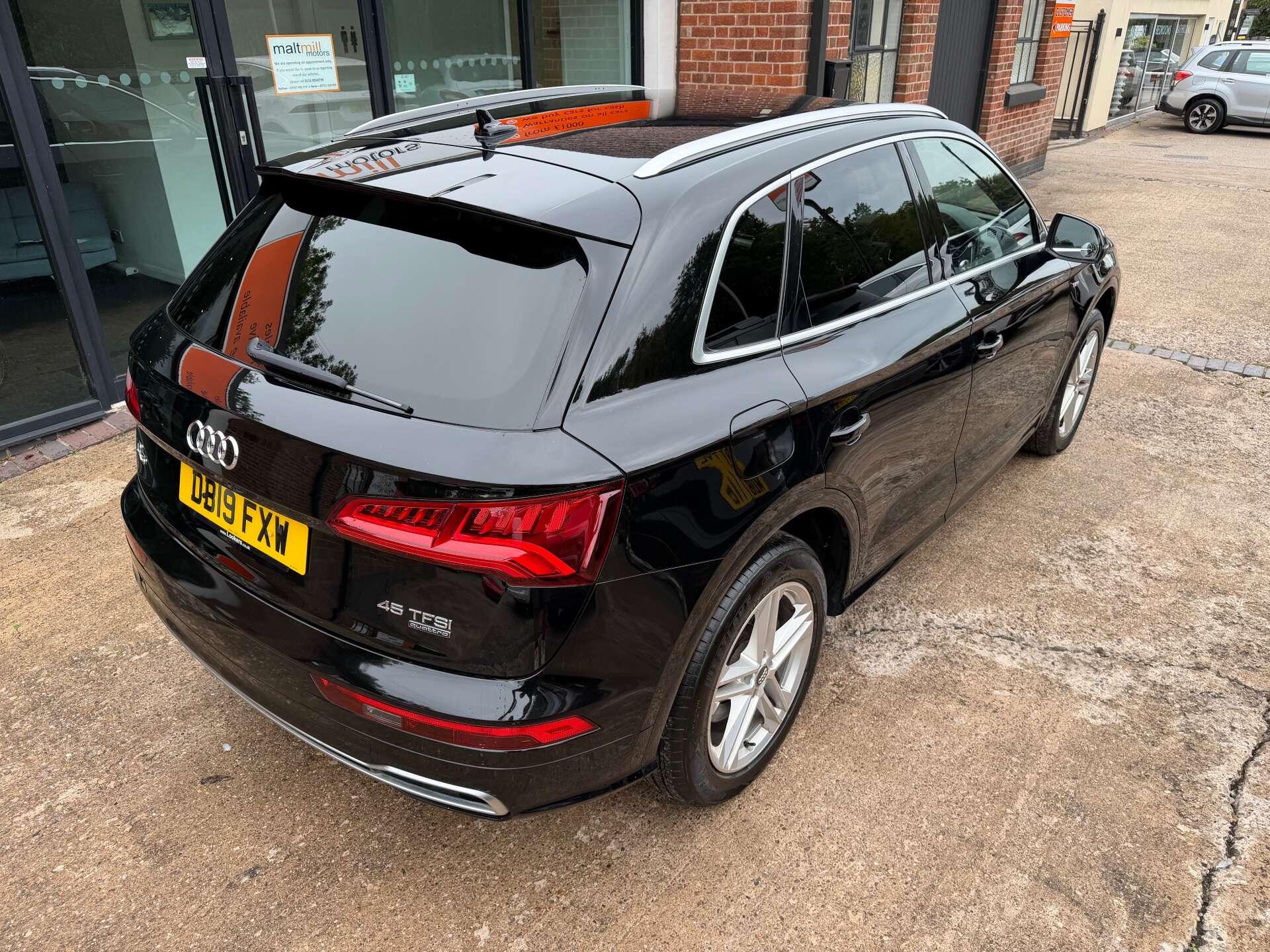 Audi Q5 view 21