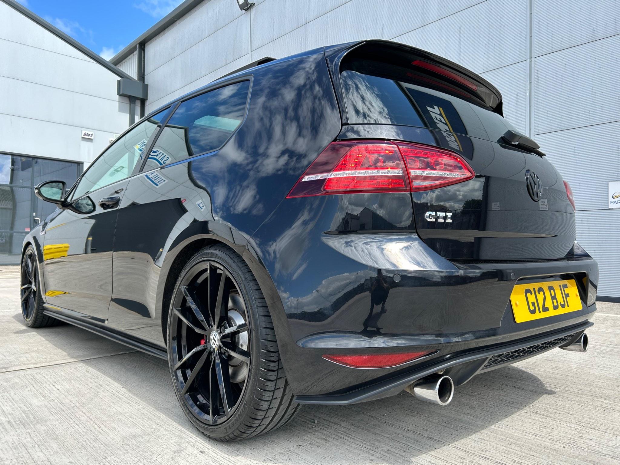 Volkswagen Golf view 3