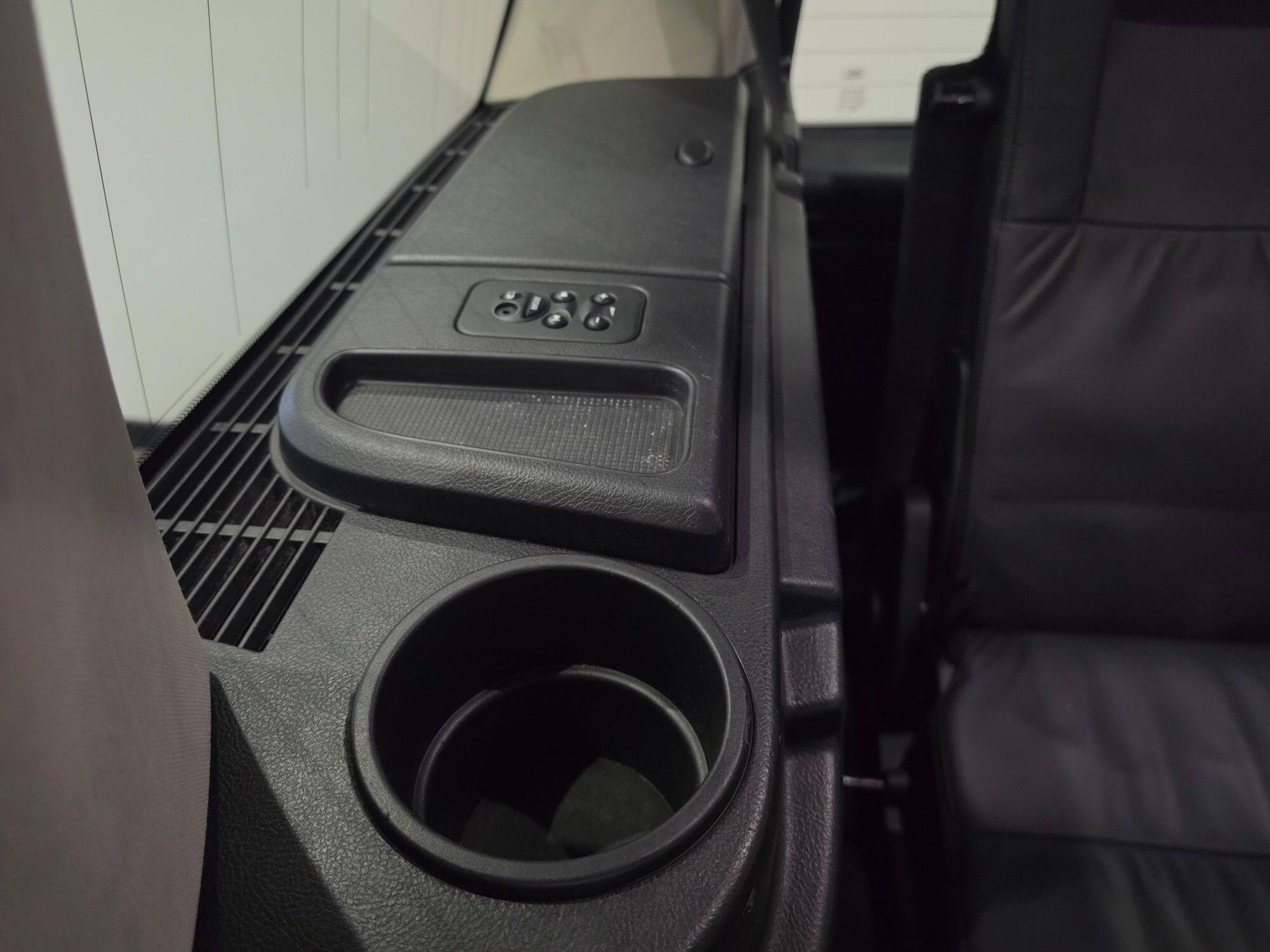 Land Rover Discovery view 101