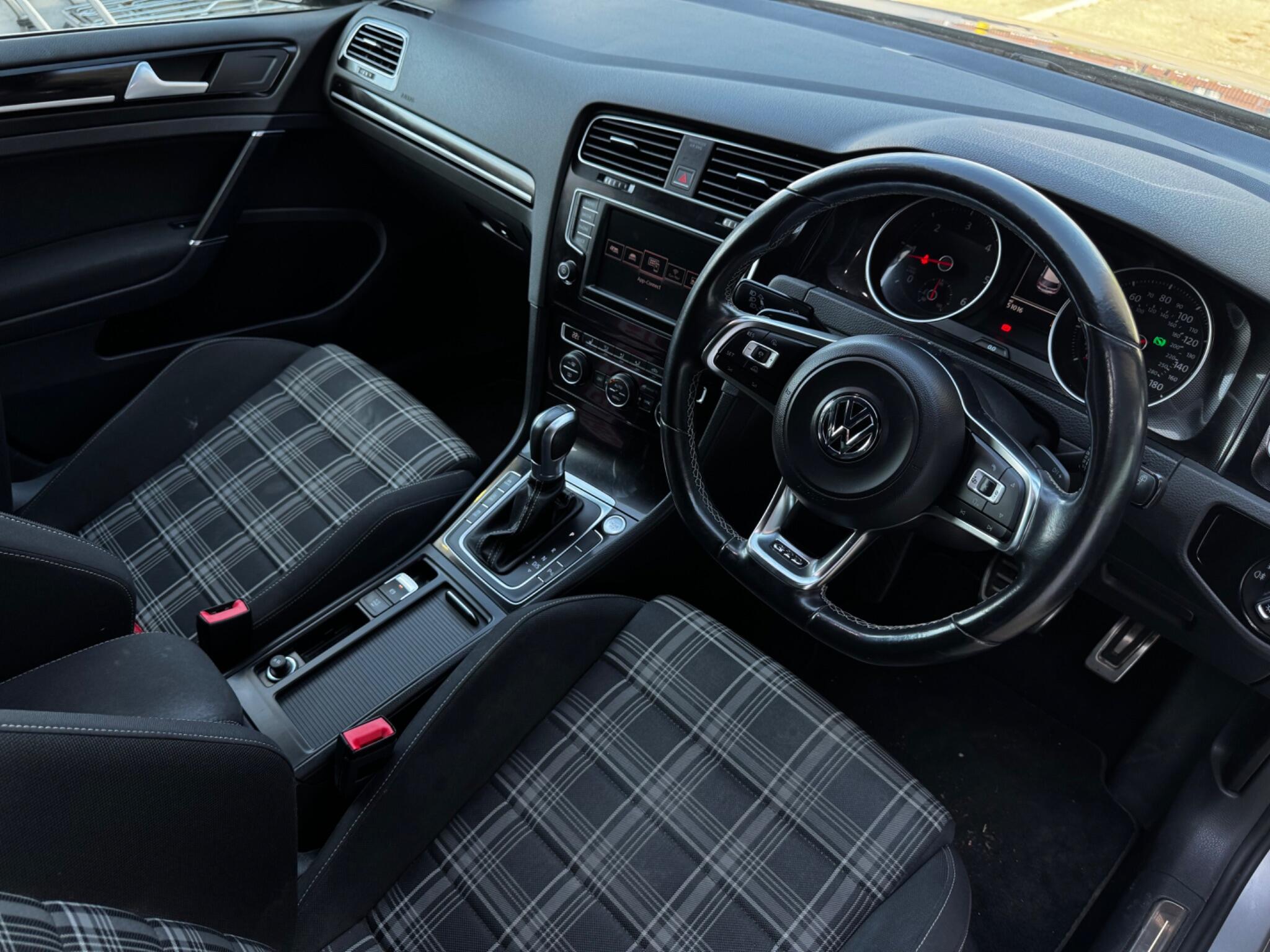 Volkswagen Golf view 20
