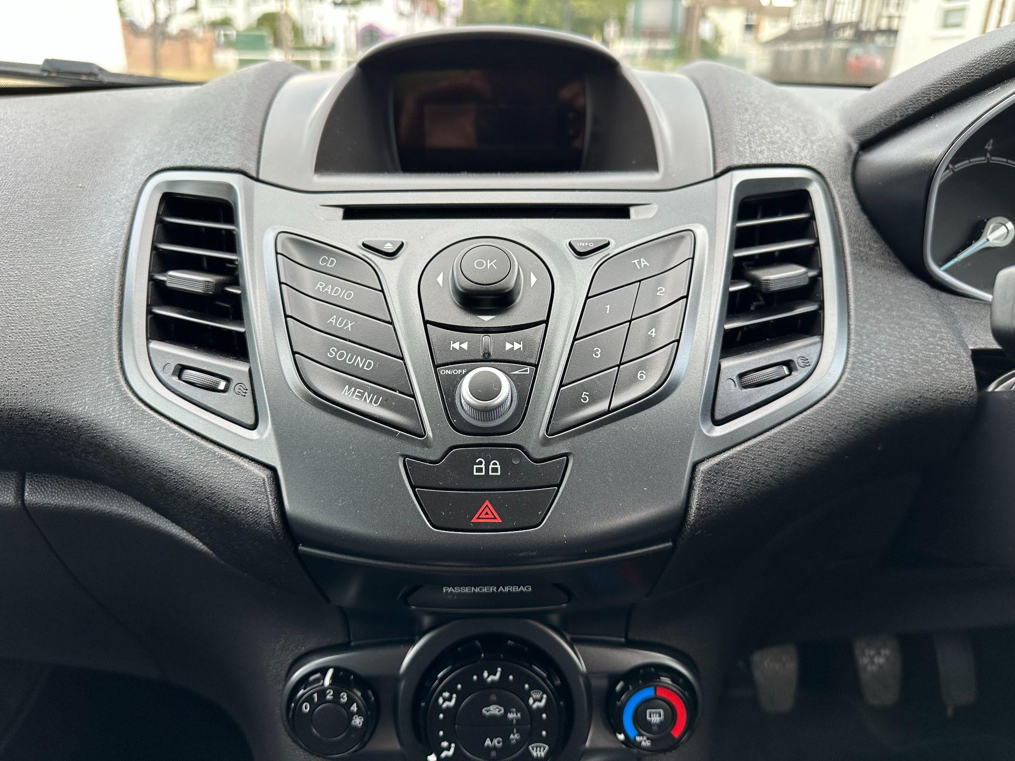 2014 Ford Fiesta image 38