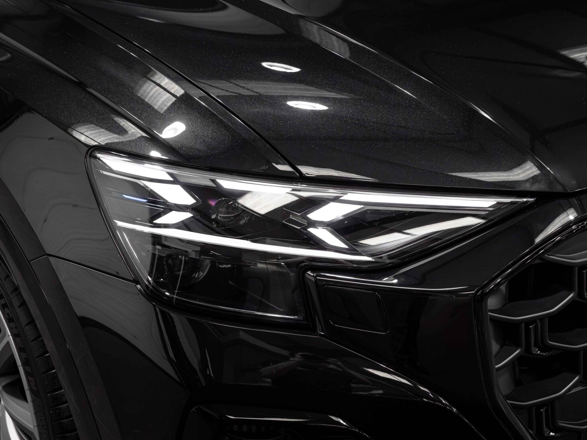 Audi SQ8 view 14