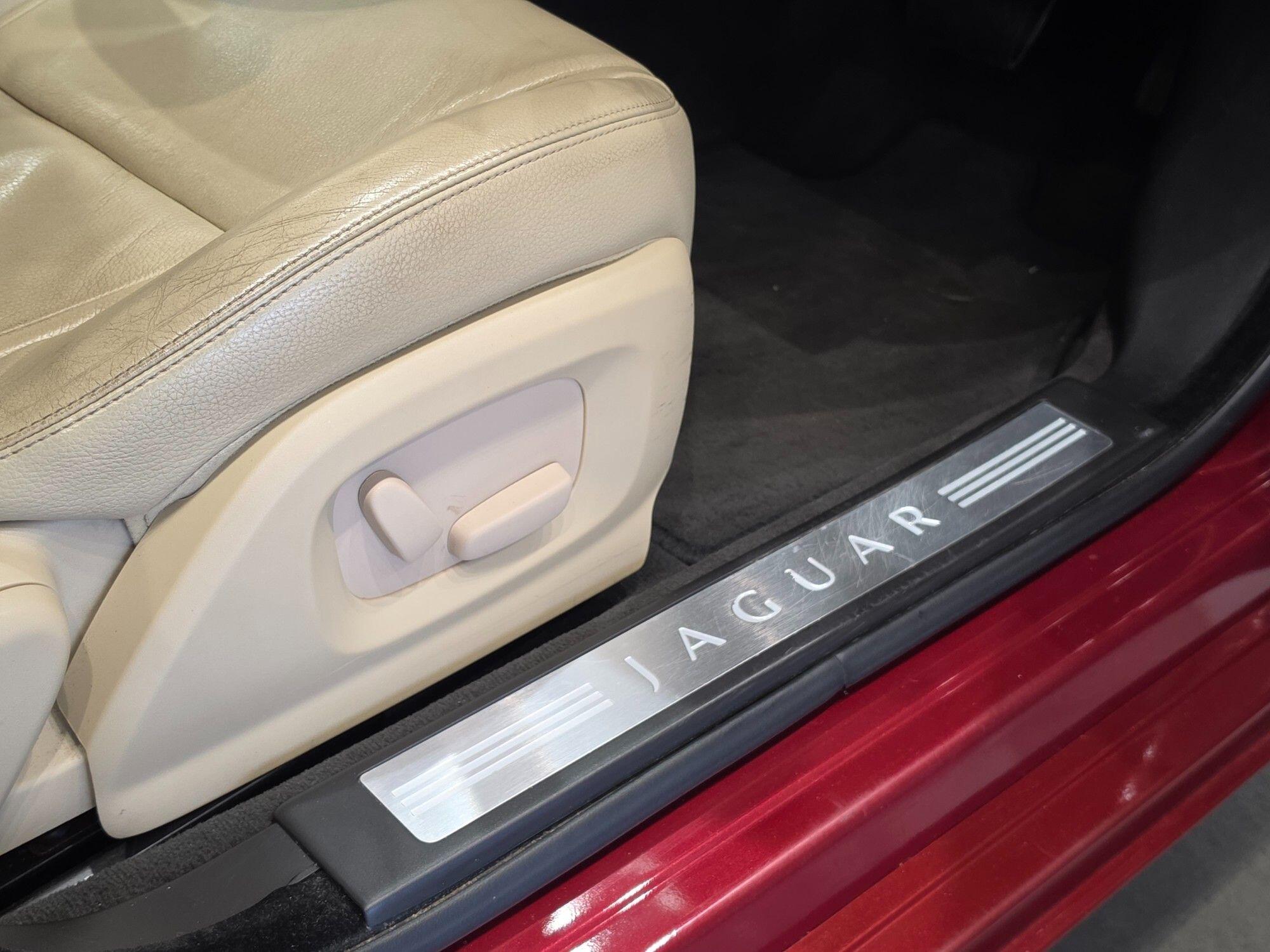 Jaguar XF view 22