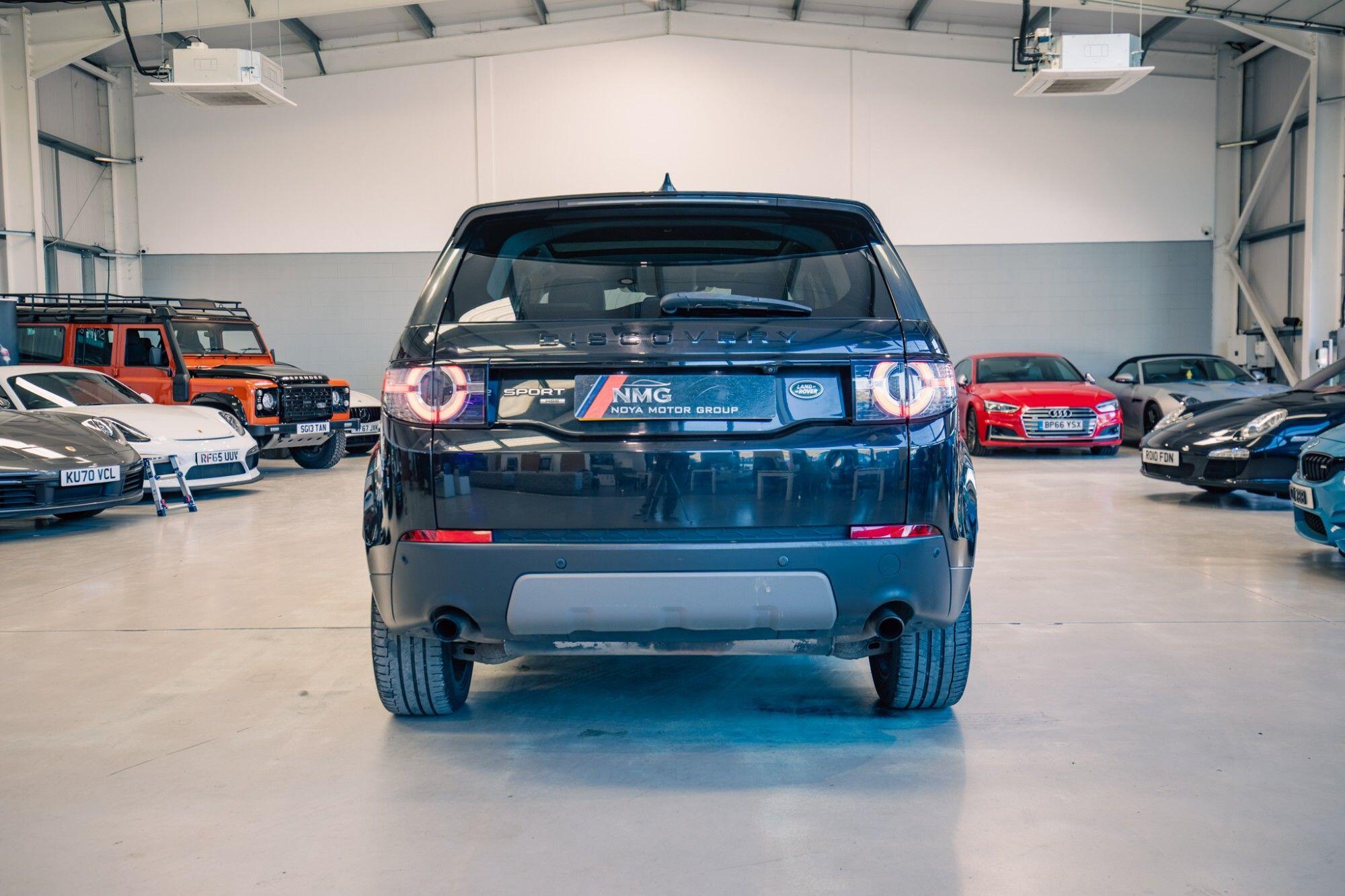 Land Rover Discovery Sport view 27