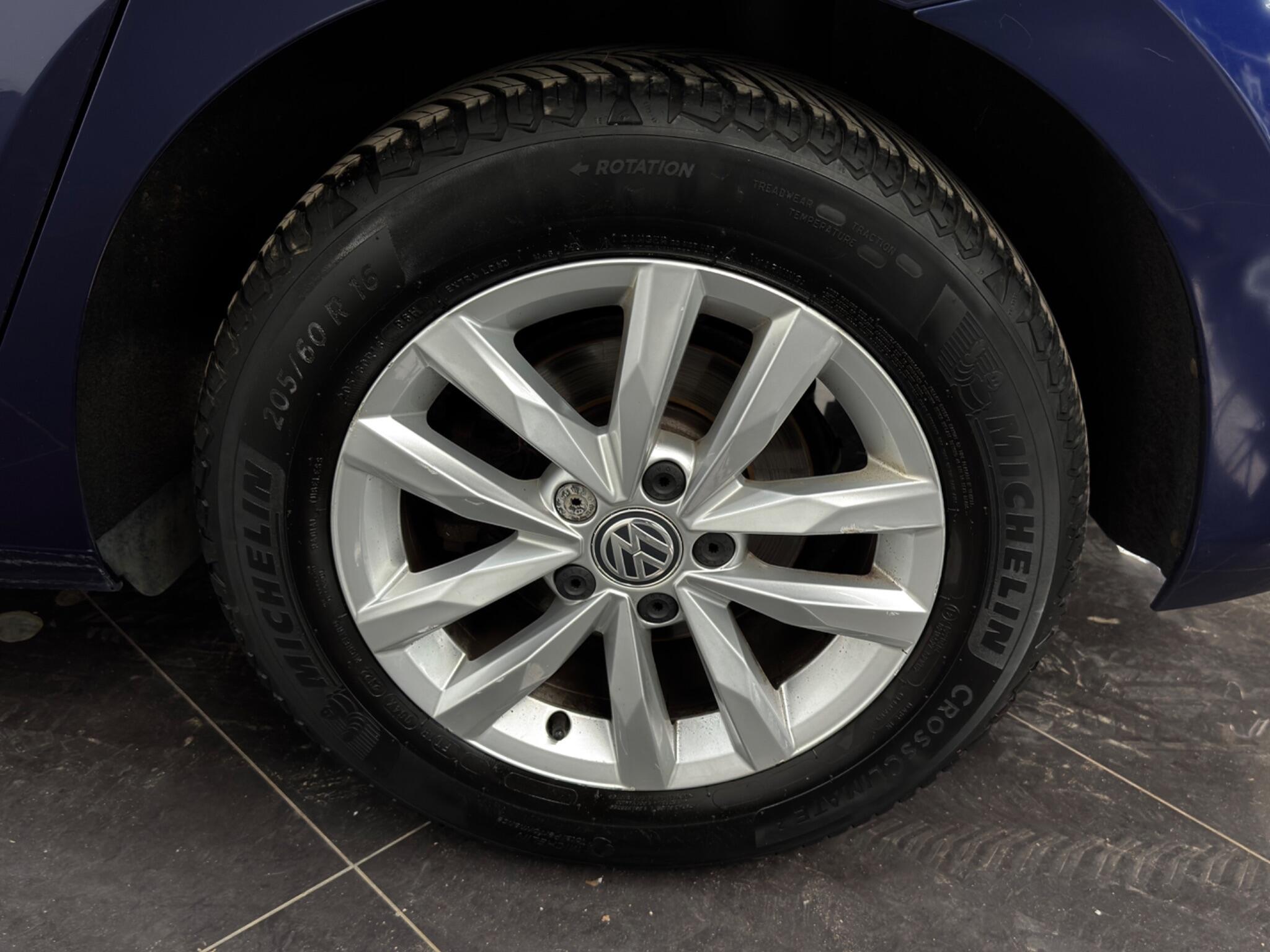 Volkswagen Touran view 77