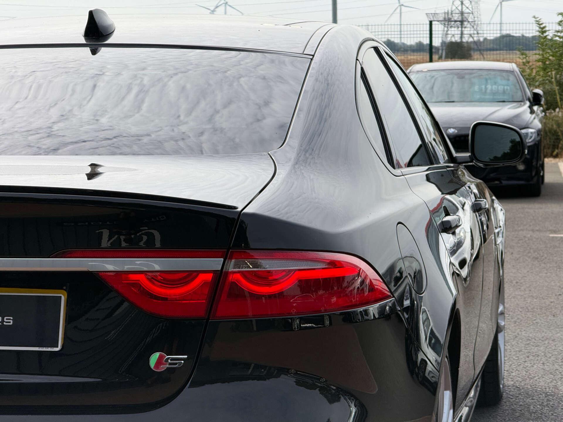 Jaguar XF view 16