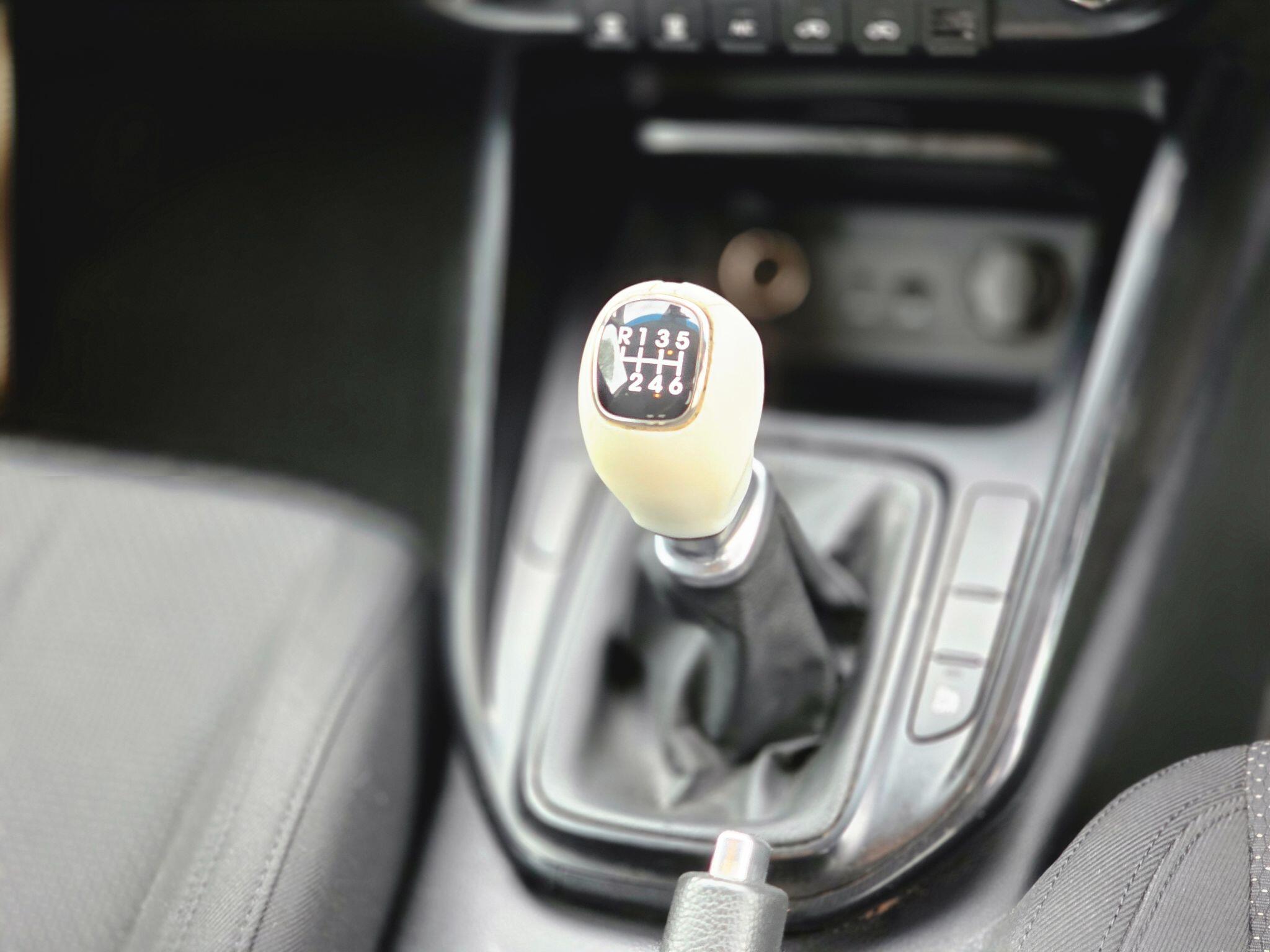 Kia Carens view 33