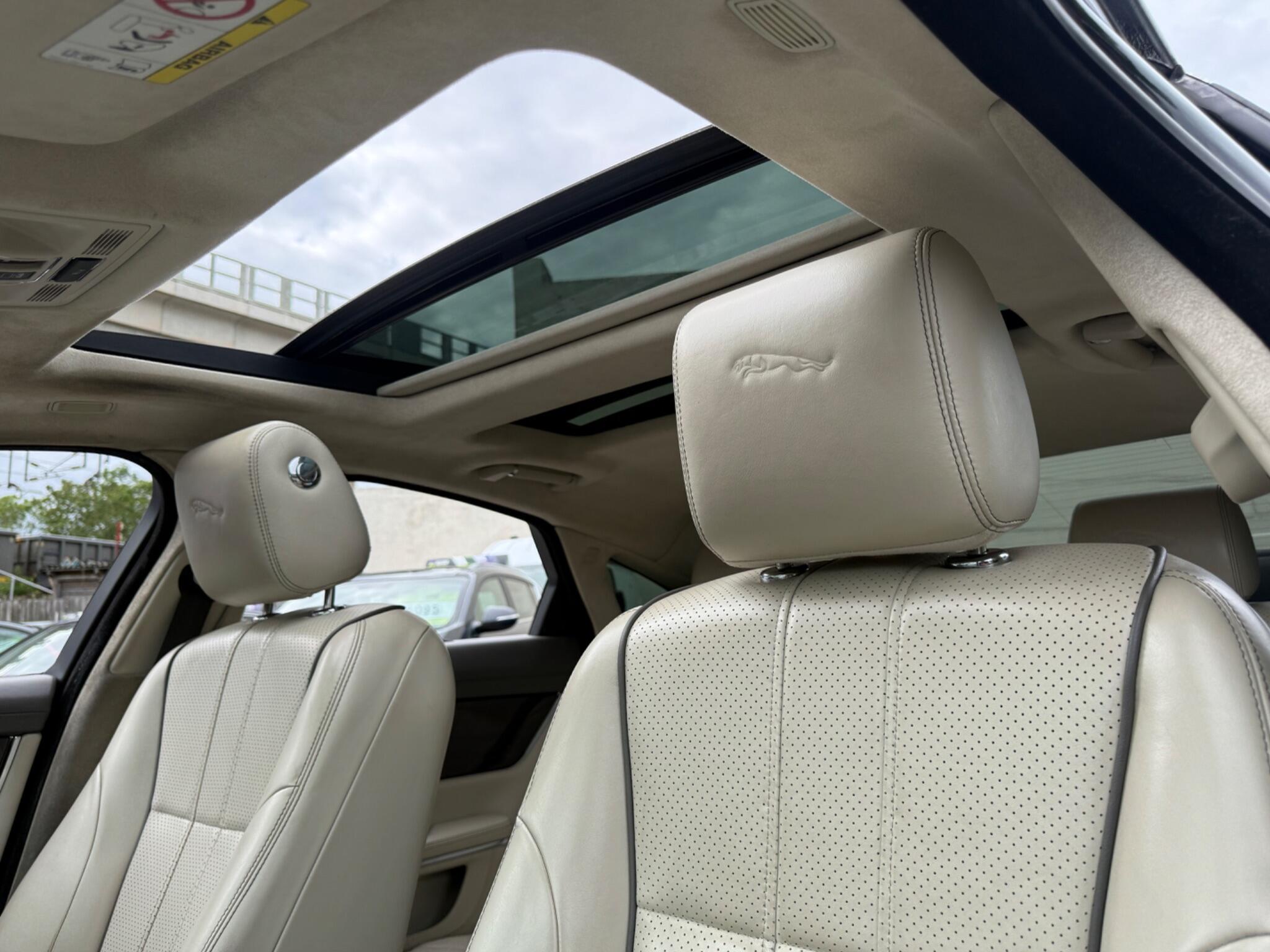 Jaguar XJ - Image 4