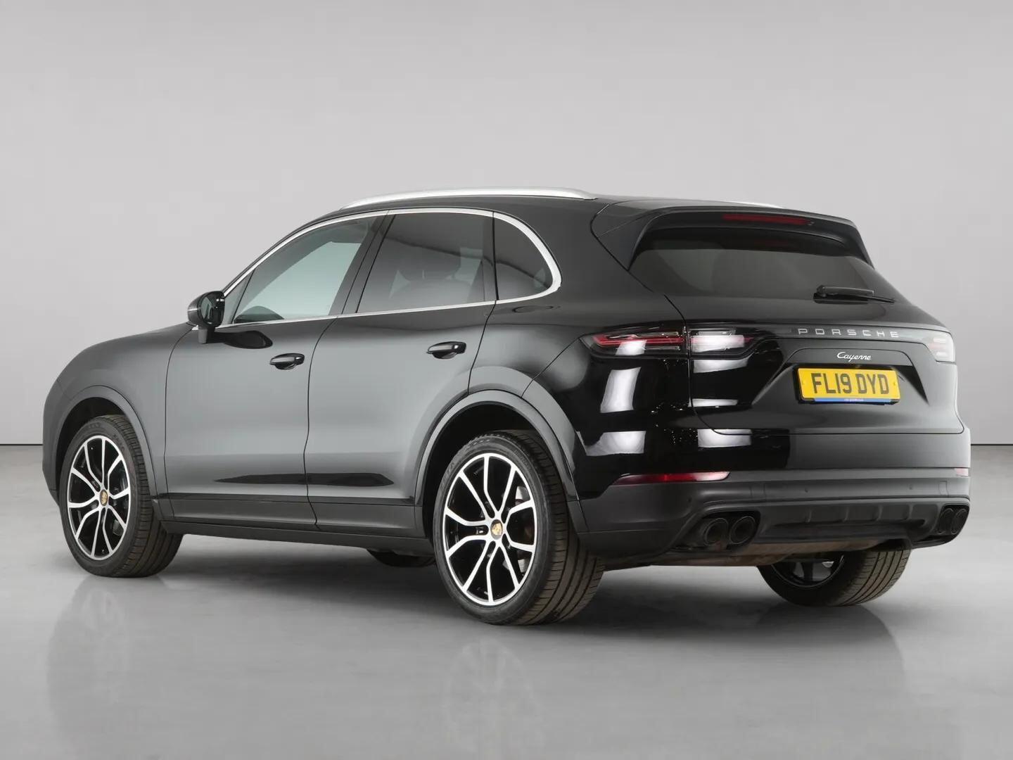 Porsche Cayenne view 11