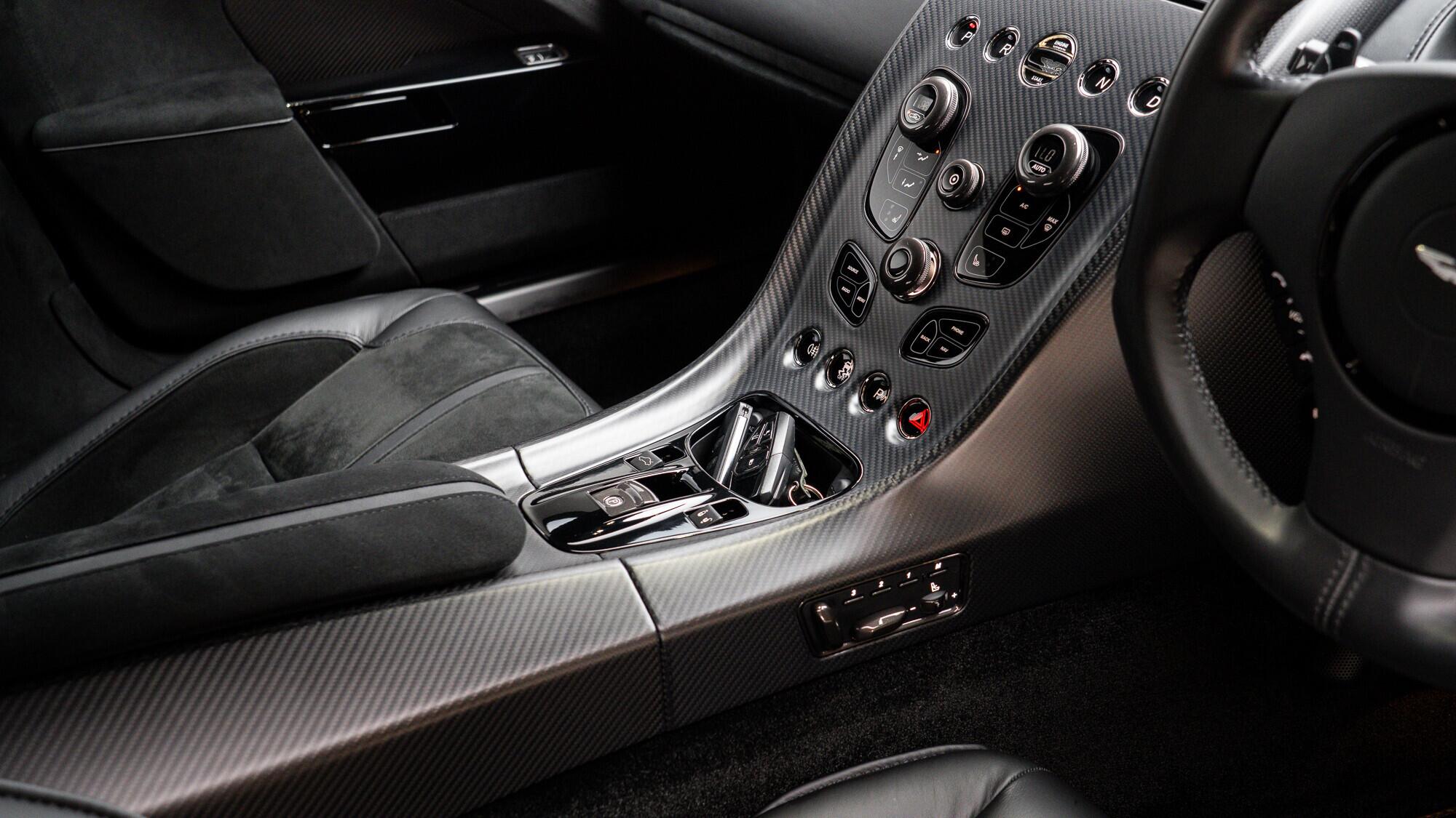 Aston Martin Rapide view 31