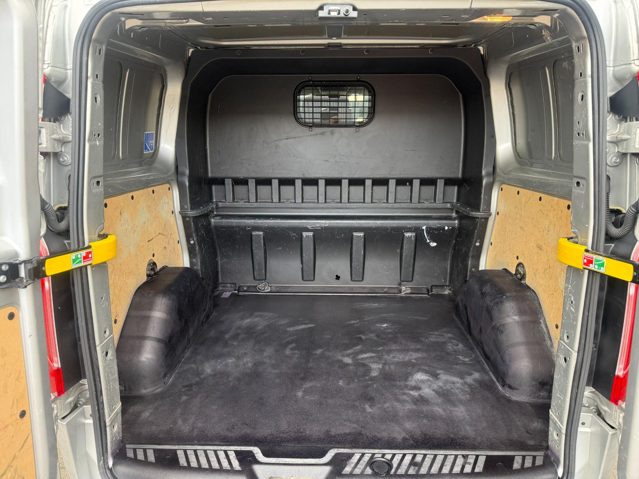 Ford Transit Custom view 26