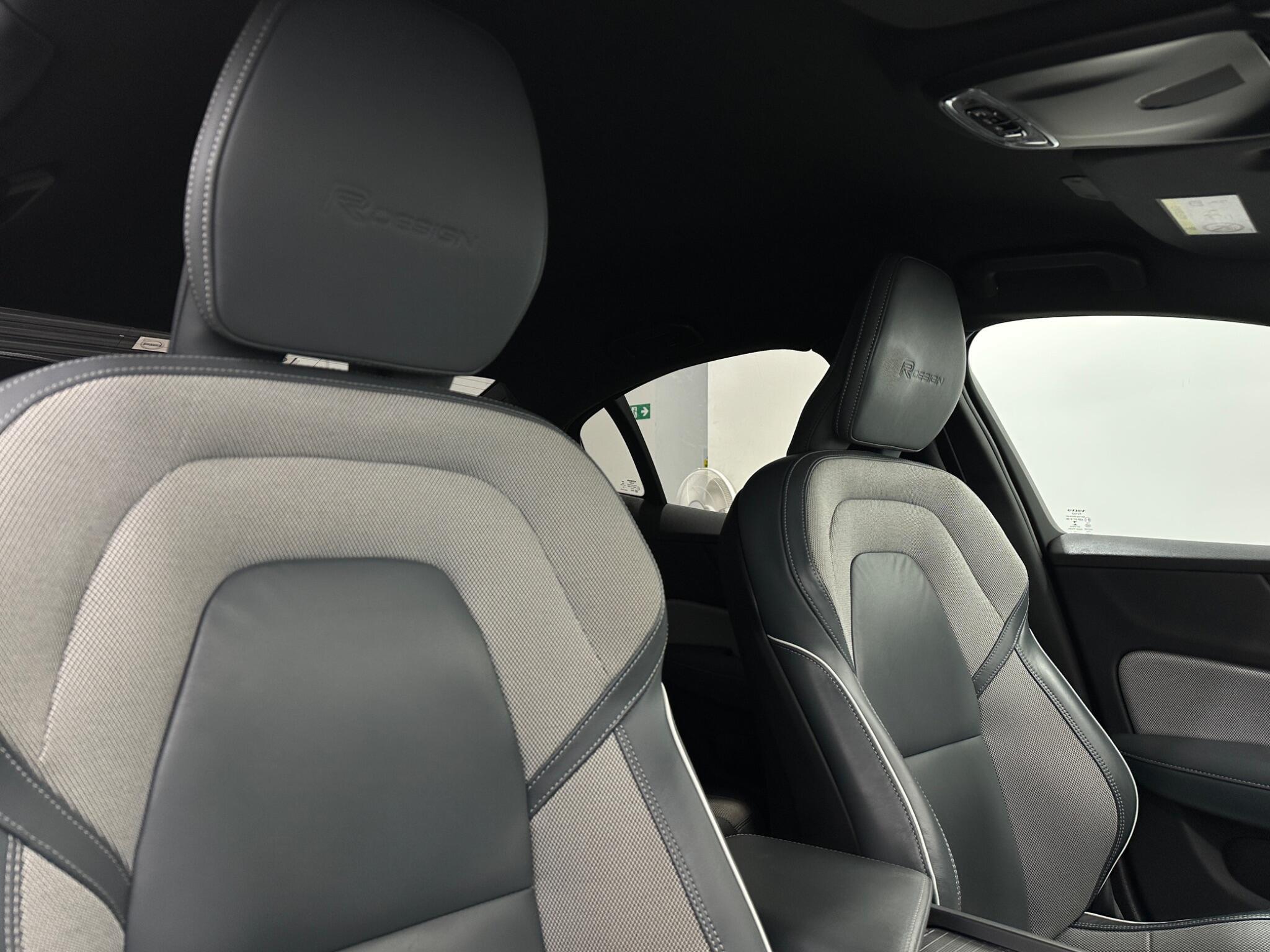 Volvo S60 view 32