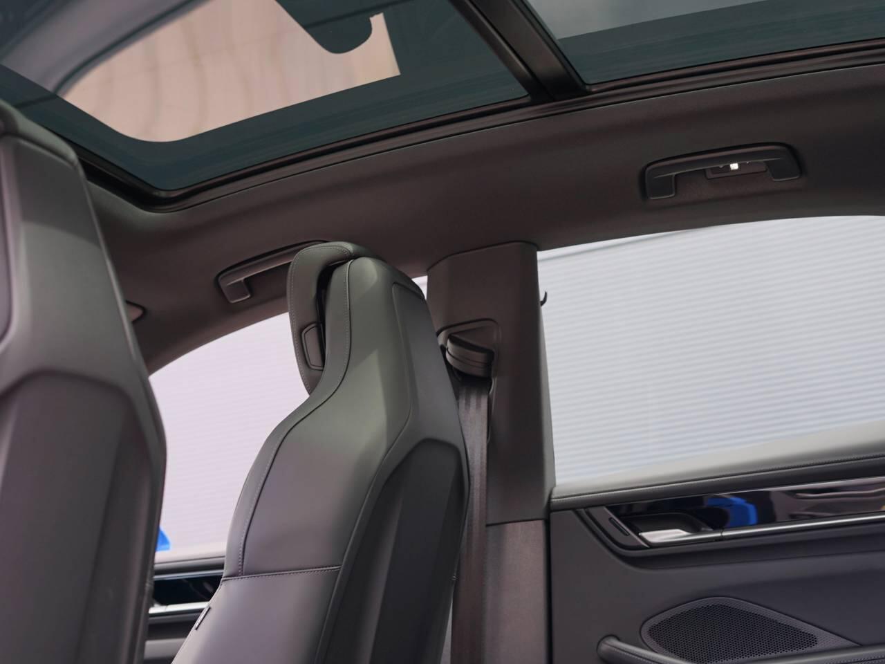 Porsche Macan view 22