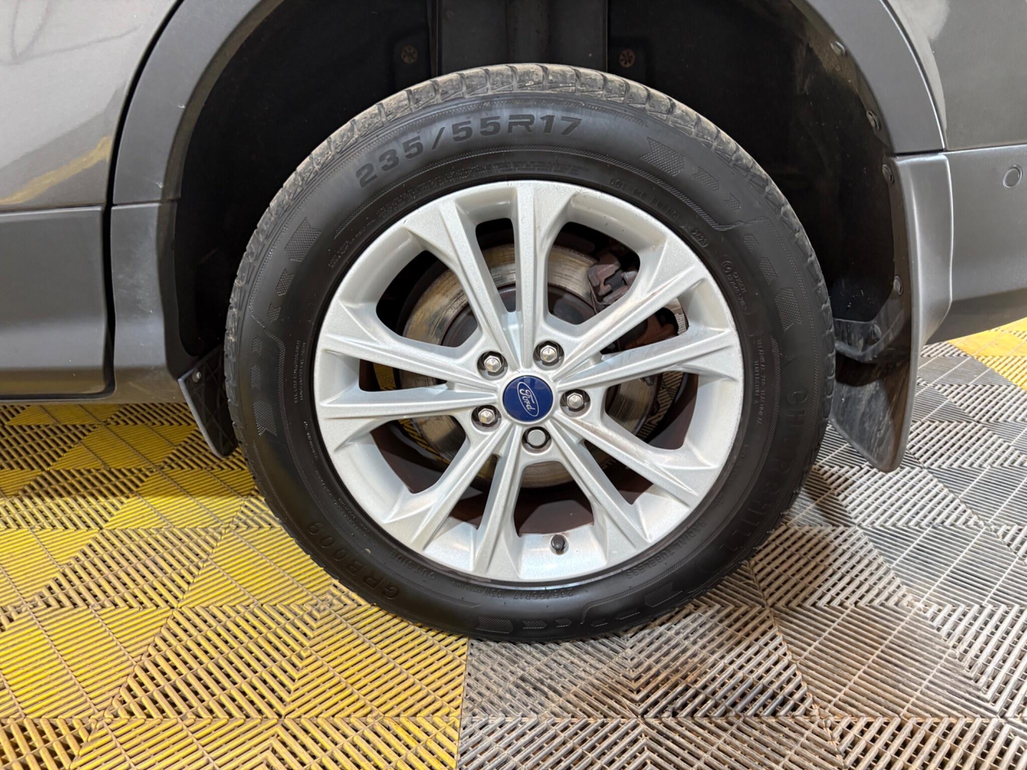 Ford Kuga view 40